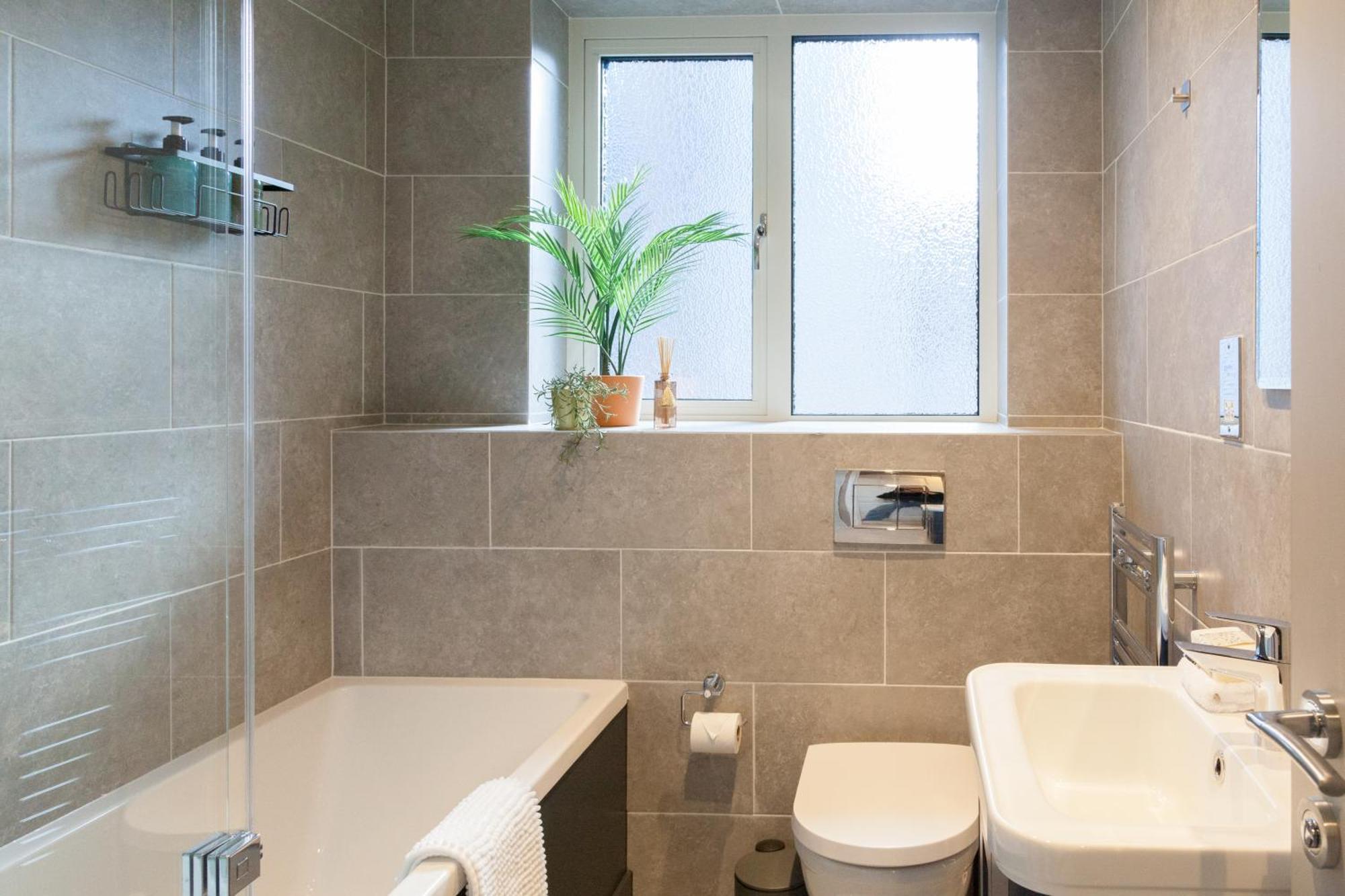 Apartment 2-3 Bedroom Apartment- Long Term Rates- Contractors-professionals Leeds (West Yorkshire)
