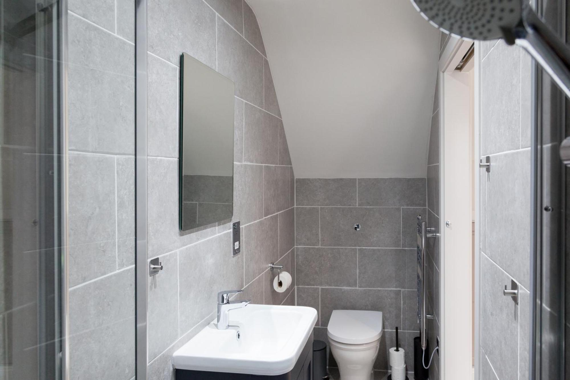 Apartment 2-3 Bedroom Apartment- Long Term Rates- Contractors-professionals Leeds (West Yorkshire)