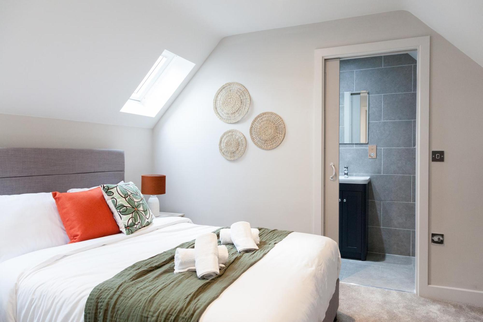 2-3 Bedroom Apartment- Long Term Rates- Contractors-professionals