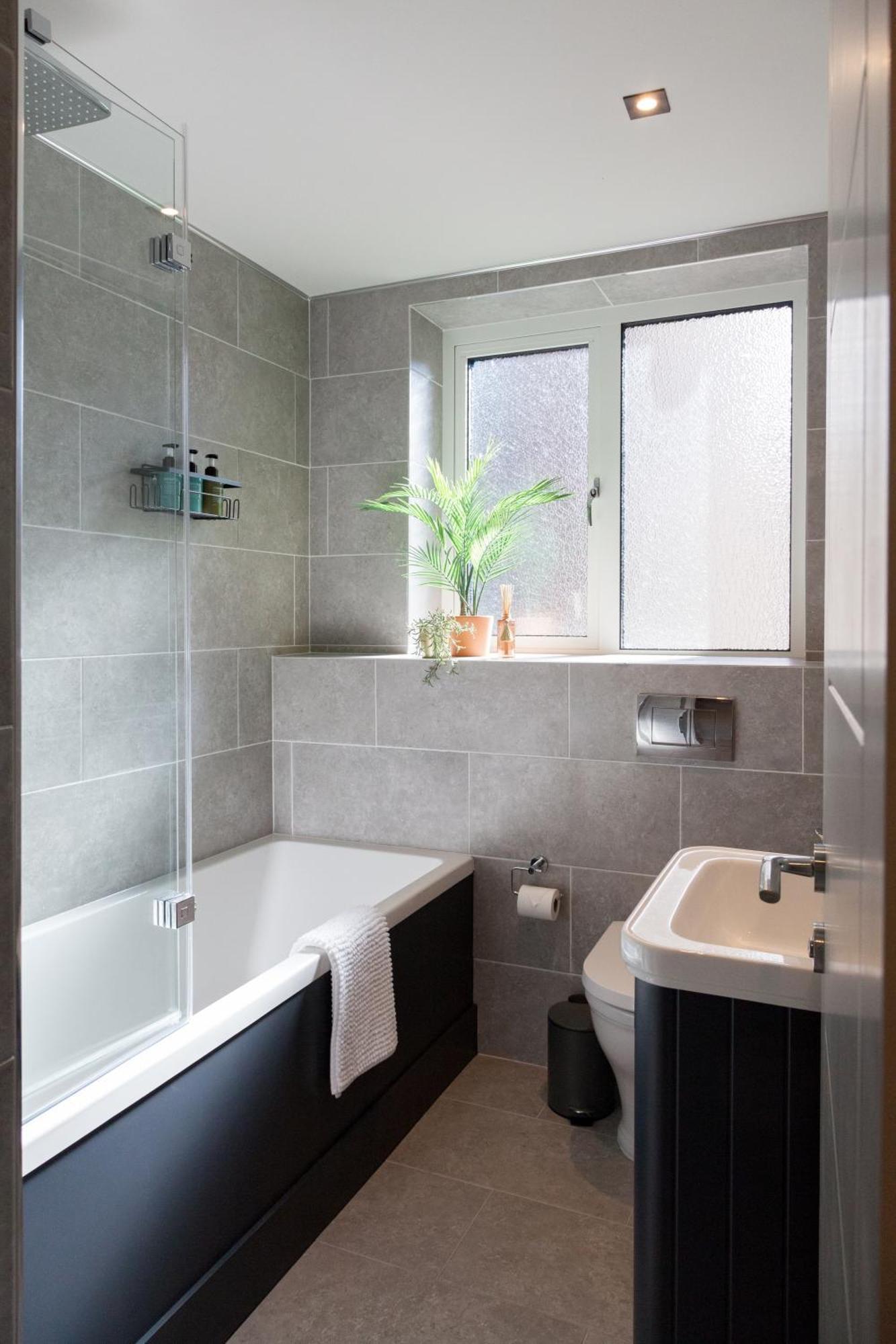 Apartment 2-3 Bedroom Apartment- Long Term Rates- Contractors-professionals