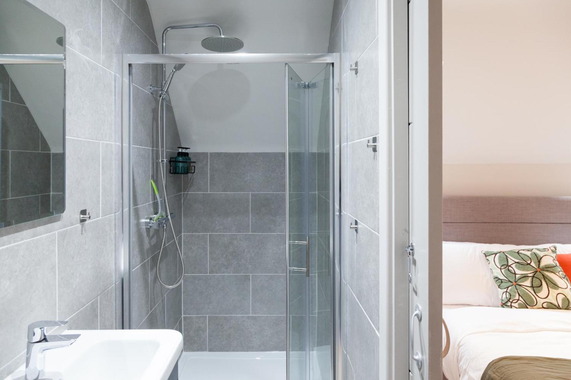 Apartment 2-3 Bedroom Apartment- Long Term Rates- Contractors-professionals *