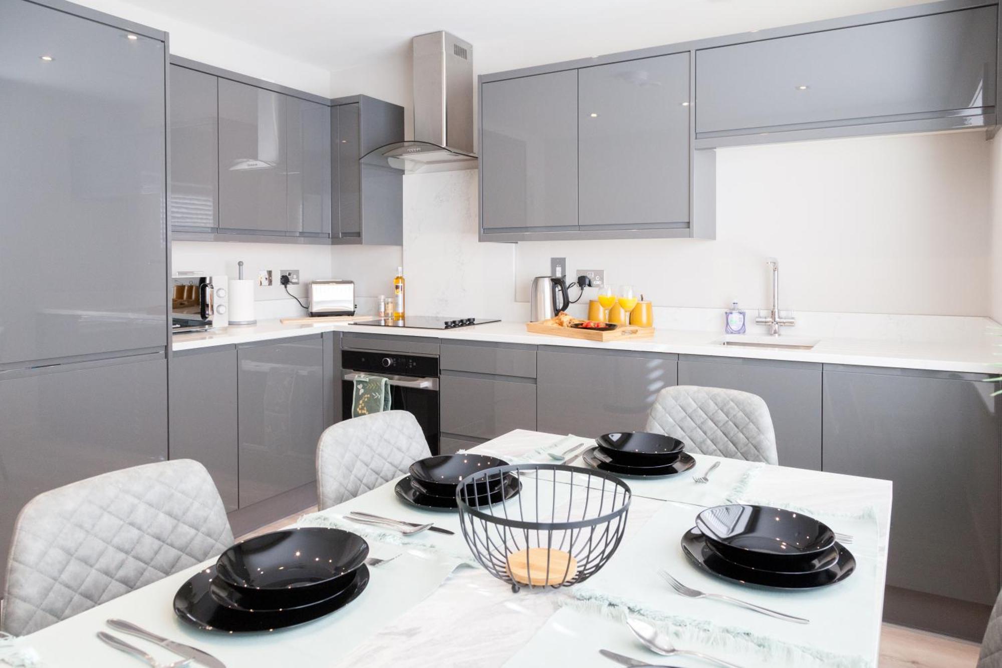 Apartment 2-3 Bedroom Apartment- Long Term Rates- Contractors-professionals Leeds (West Yorkshire)