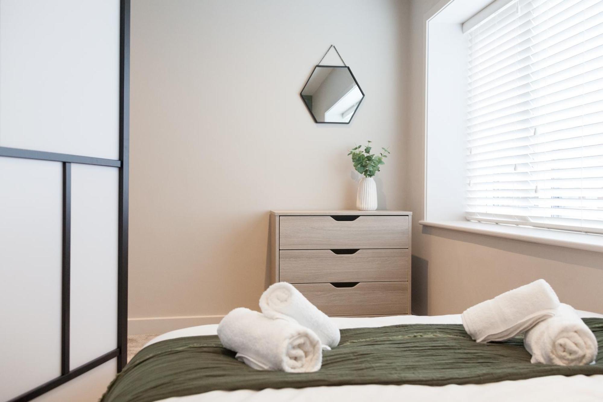 2-3 Bedroom Apartment- Long Term Rates- Contractors-professionals *