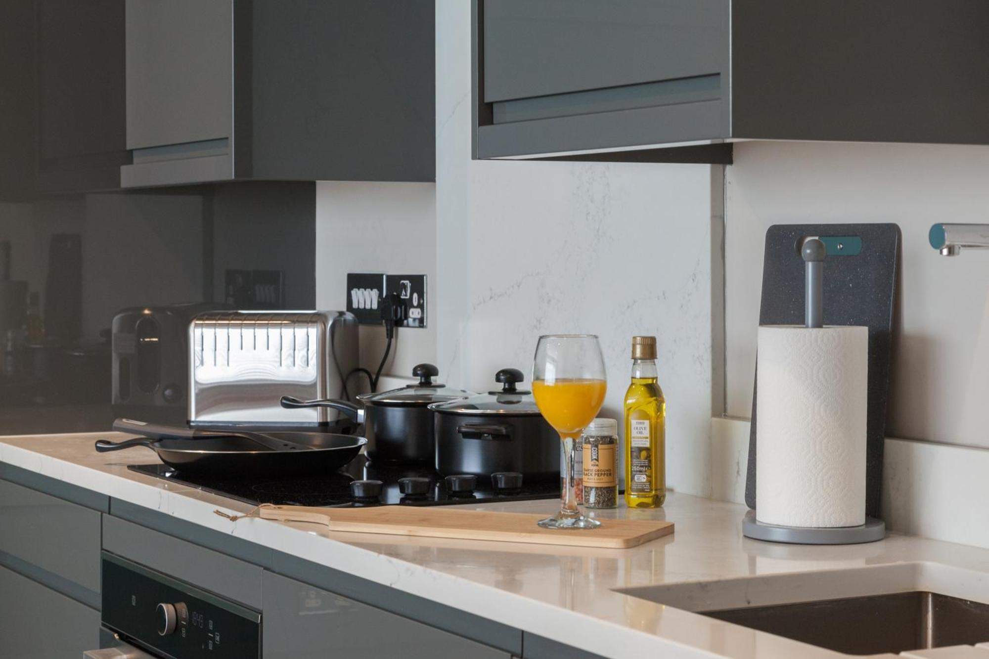 Apartment 2 Bedroom - Long Term Rates- Contractors-professionals Leeds (West Yorkshire)