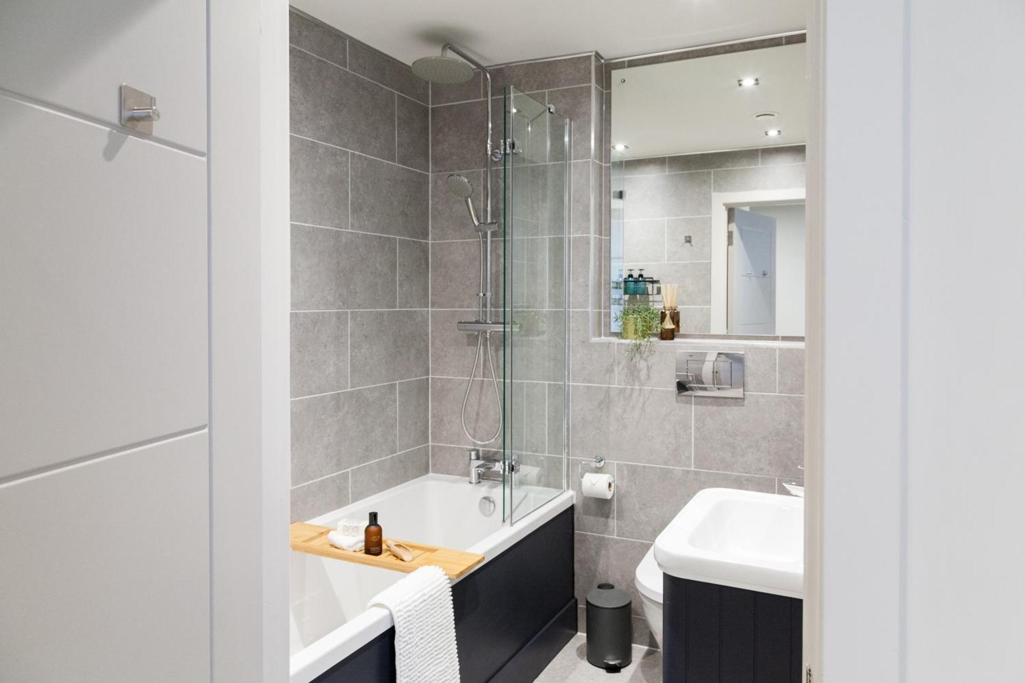 Apartment 2 Bedroom - Long Term Rates- Contractors-professionals *