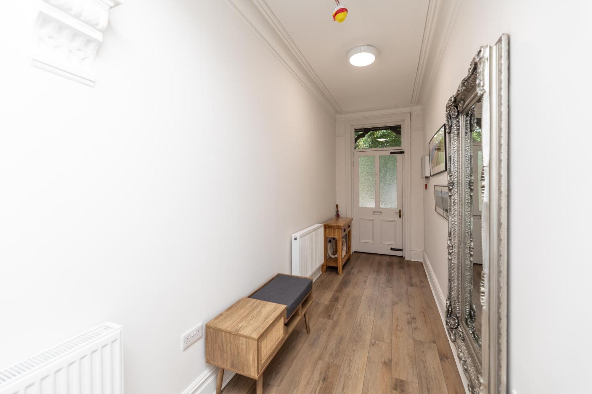 Stylish & Cosy 2-bed In Vibrant Oakwood! Leeds (West Yorkshire)