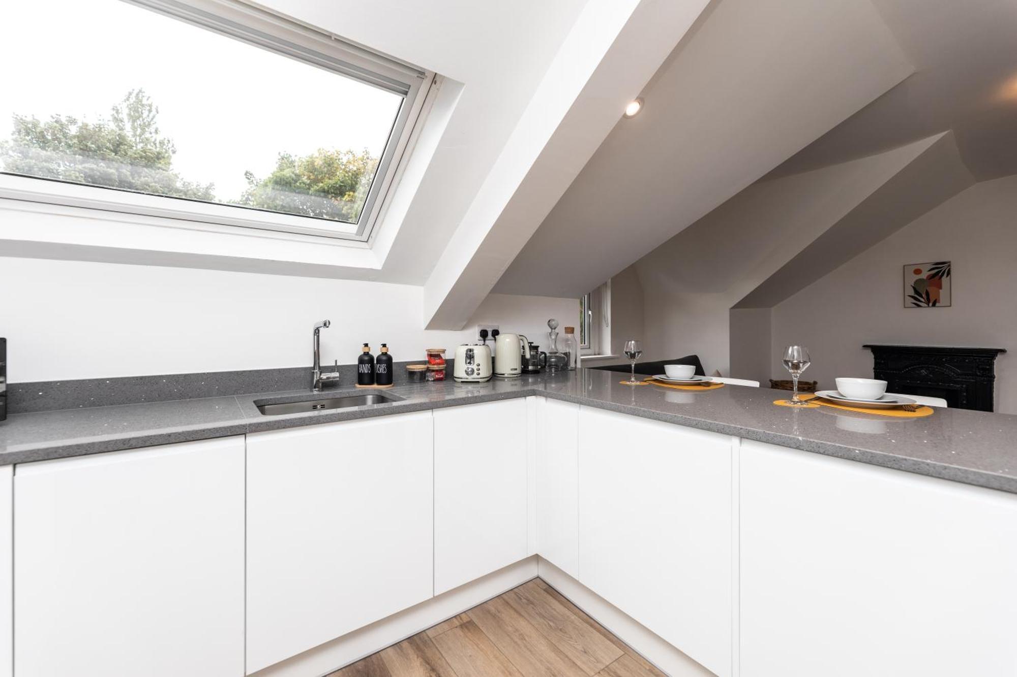 Stylish & Cosy 2-bed In Vibrant Oakwood! * Leeds (West Yorkshire)