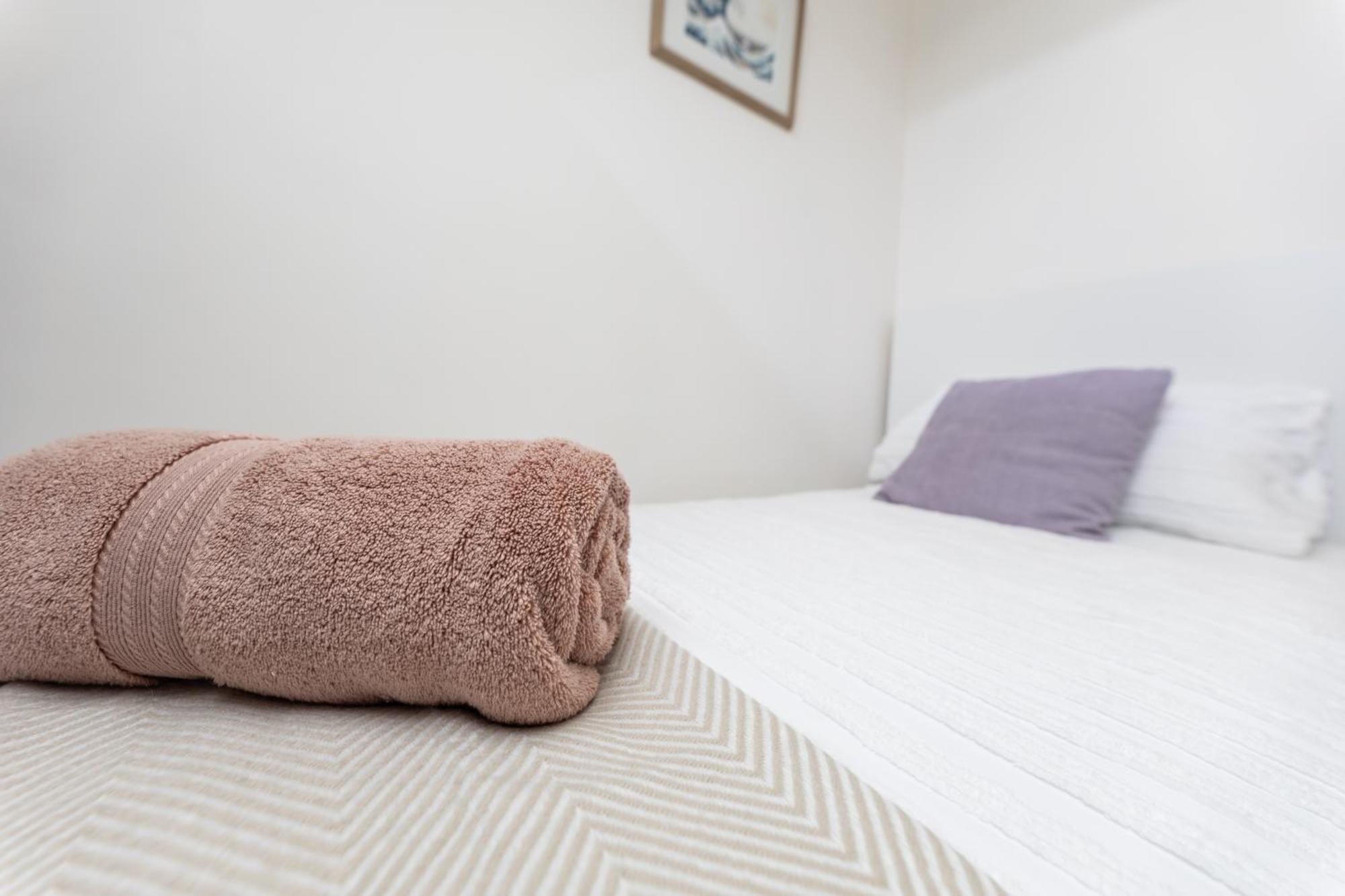 Apartment Stylish & Cosy 2-bed In Vibrant Oakwood!