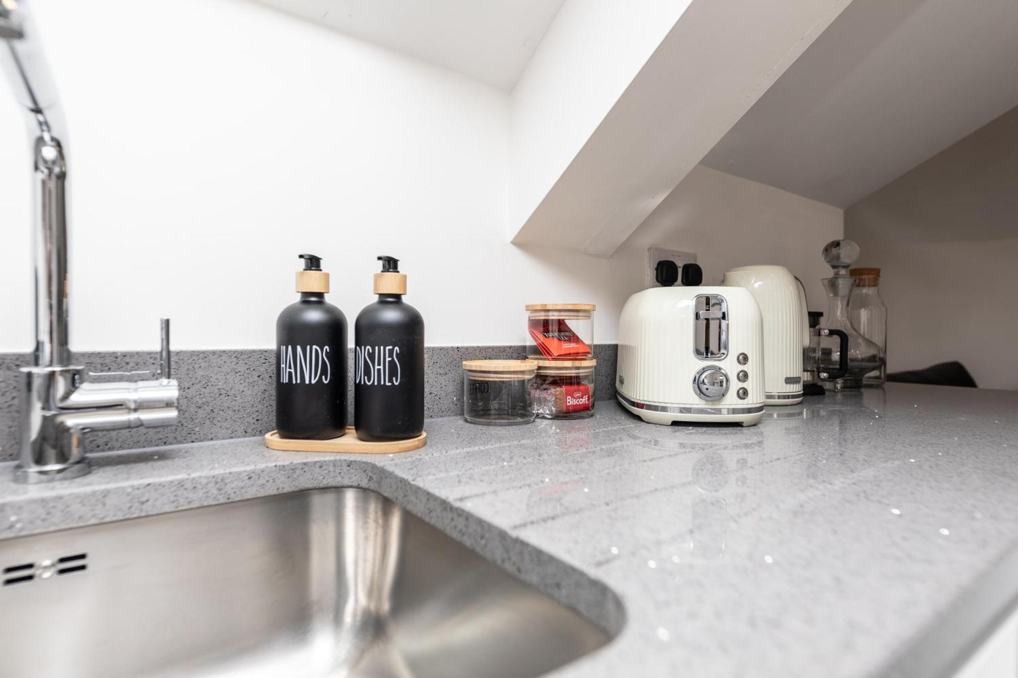 Stylish & Cosy 2-bed In Vibrant Oakwood! Leeds (West Yorkshire)