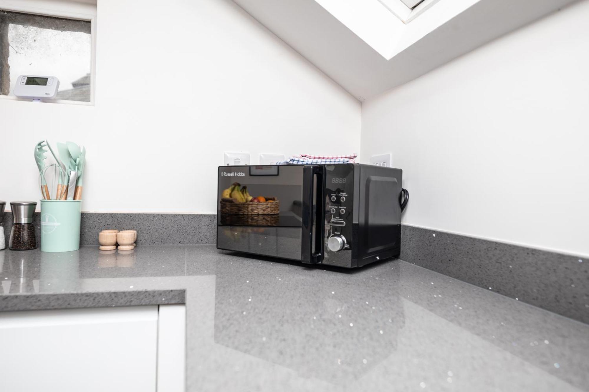 Apartment Stylish & Cosy 2-bed In Vibrant Oakwood!