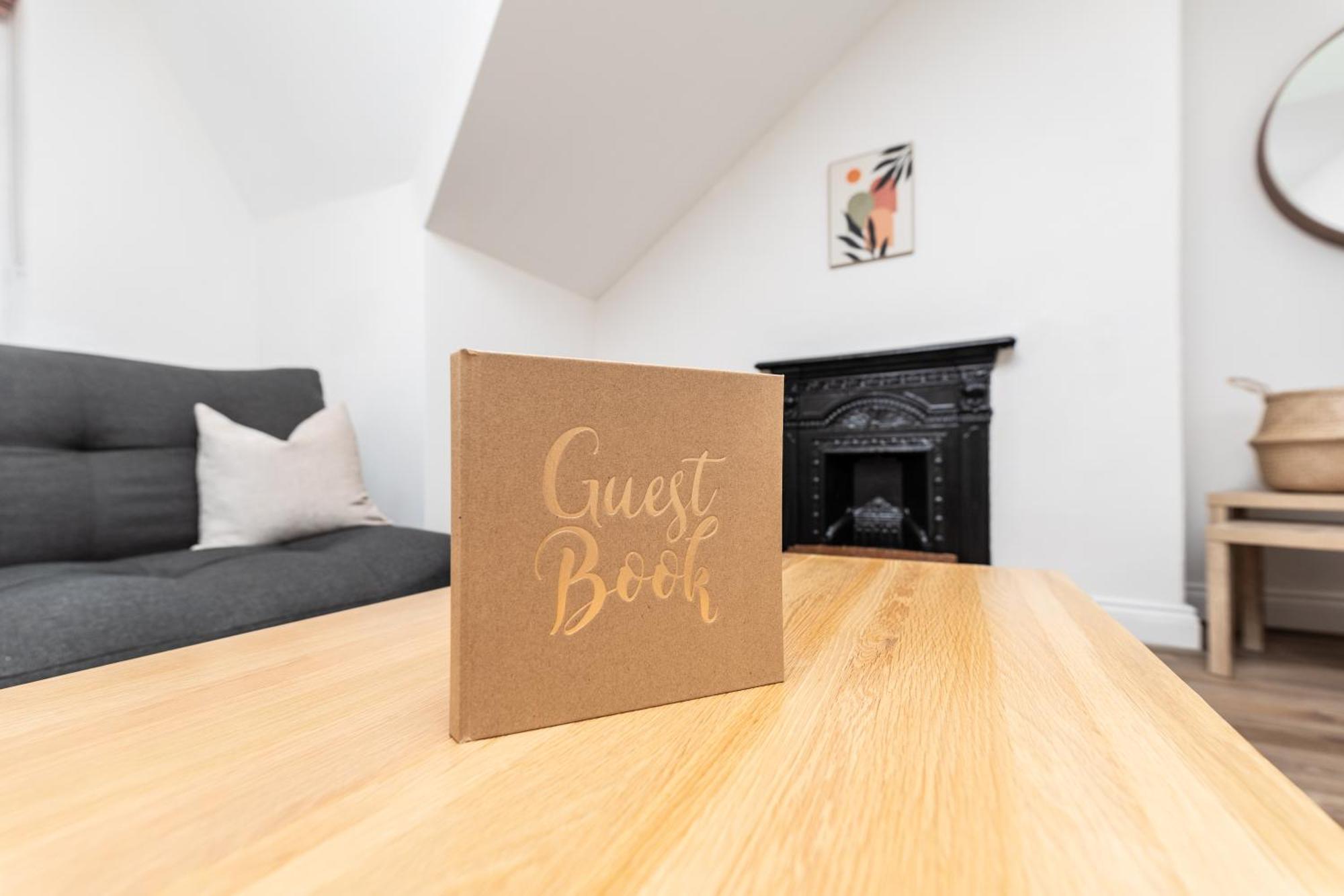 Apartment Stylish & Cosy 2-bed In Vibrant Oakwood! *
