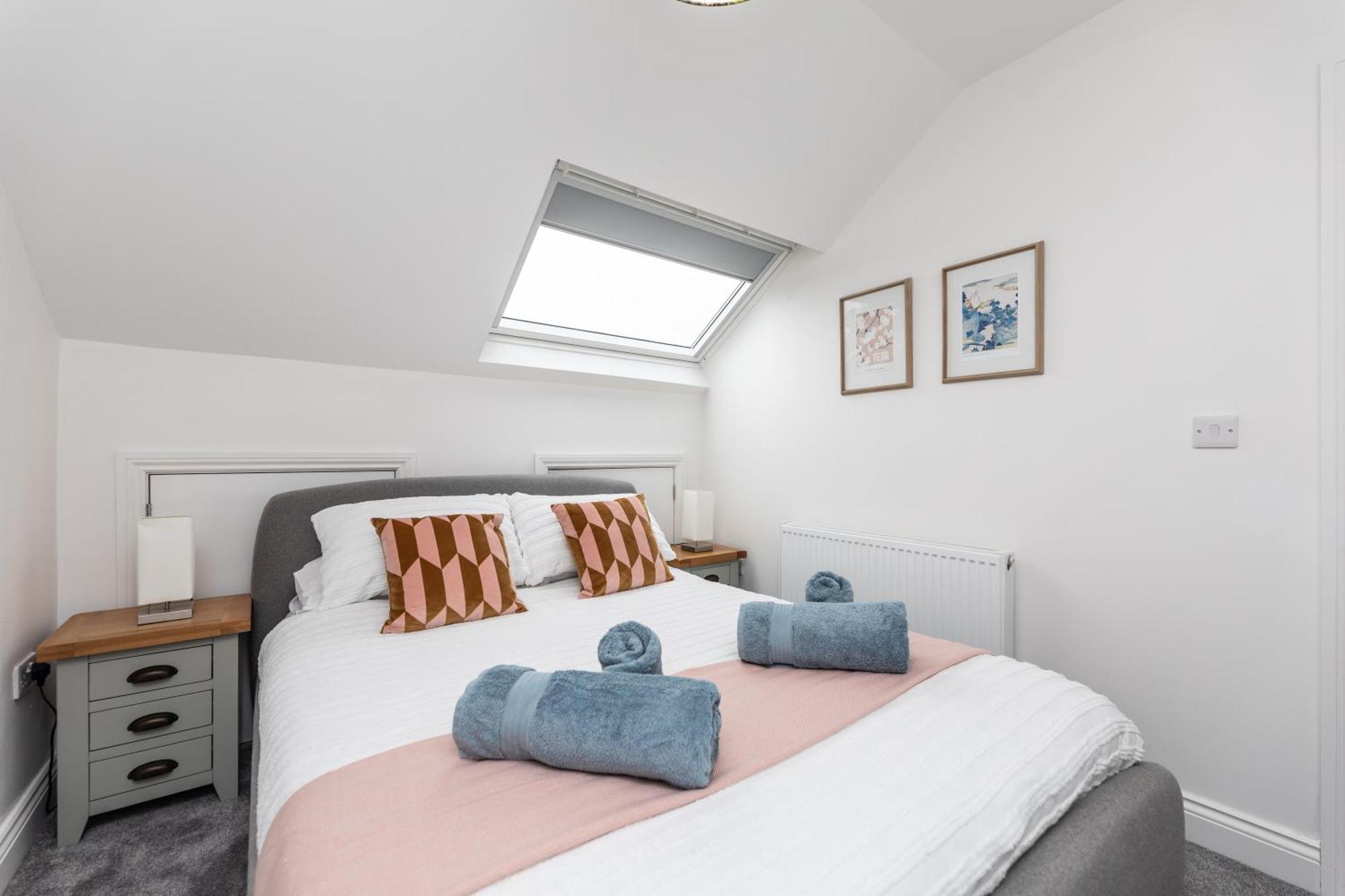 Apartment Stylish & Cosy 2-bed In Vibrant Oakwood! *