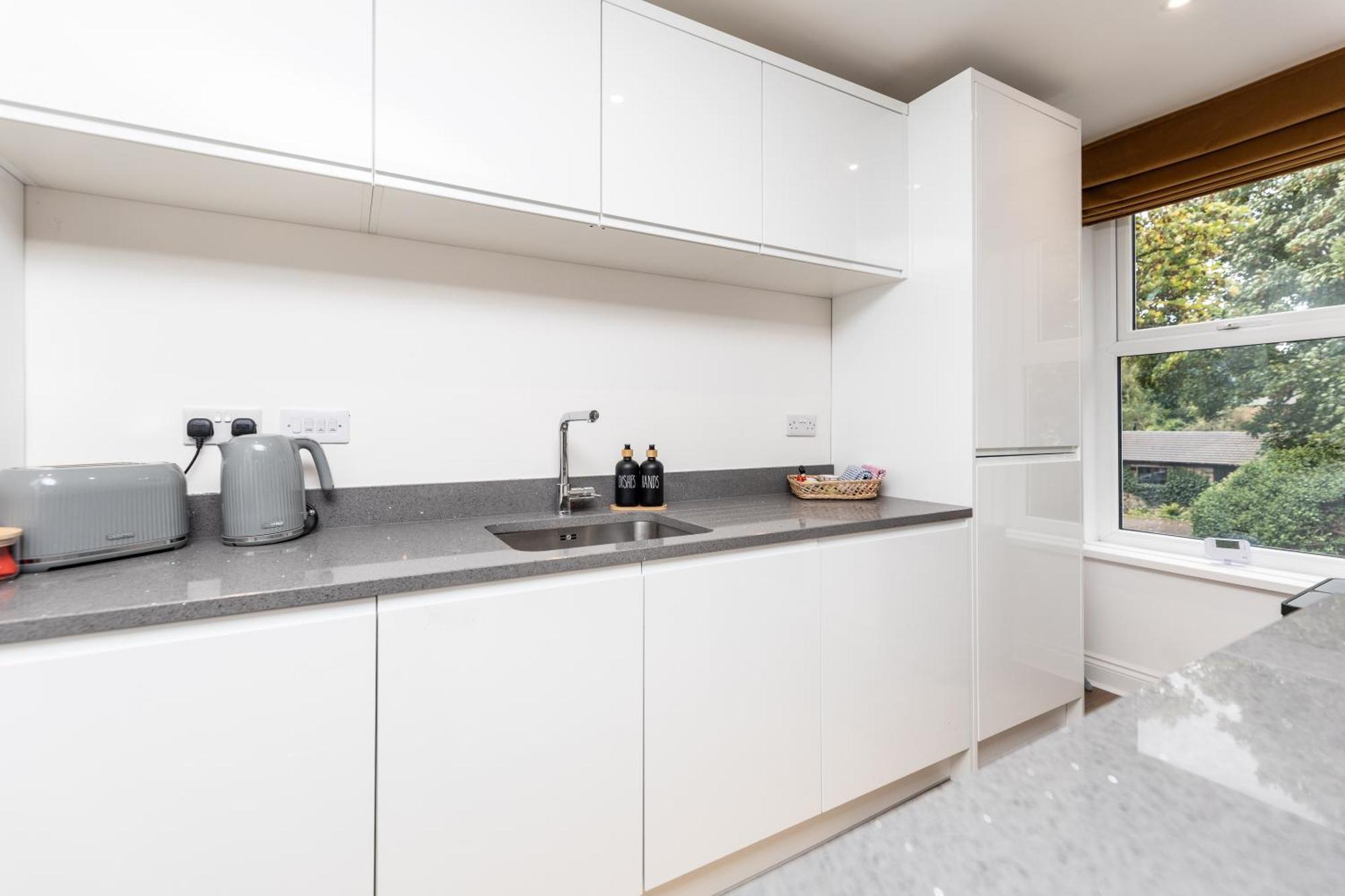 Chic 2-bed Retreat In The Heart Of Oakwood! Apartment Leeds (West Yorkshire)