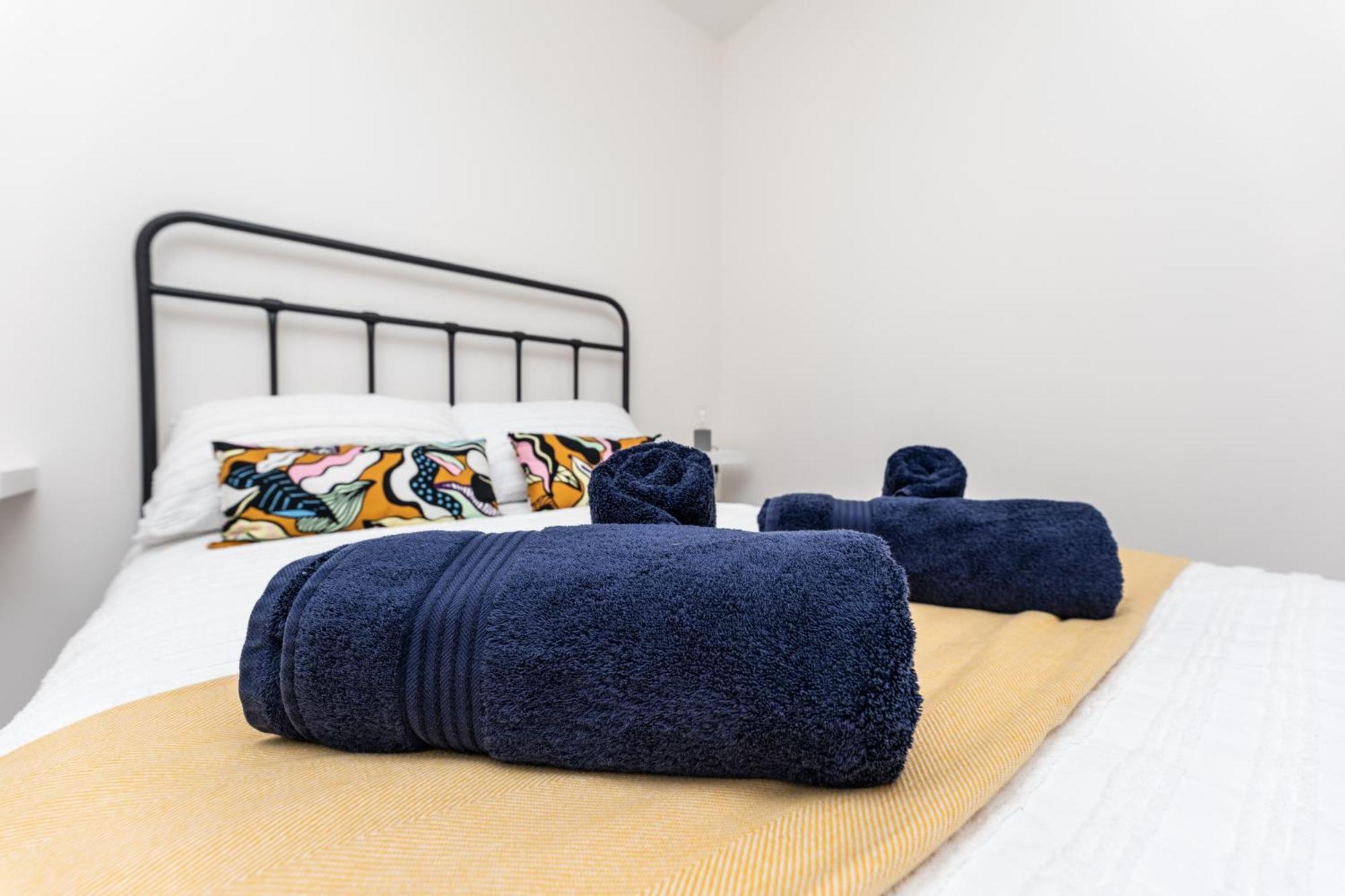 Chic 2-bed Retreat In The Heart Of Oakwood! *