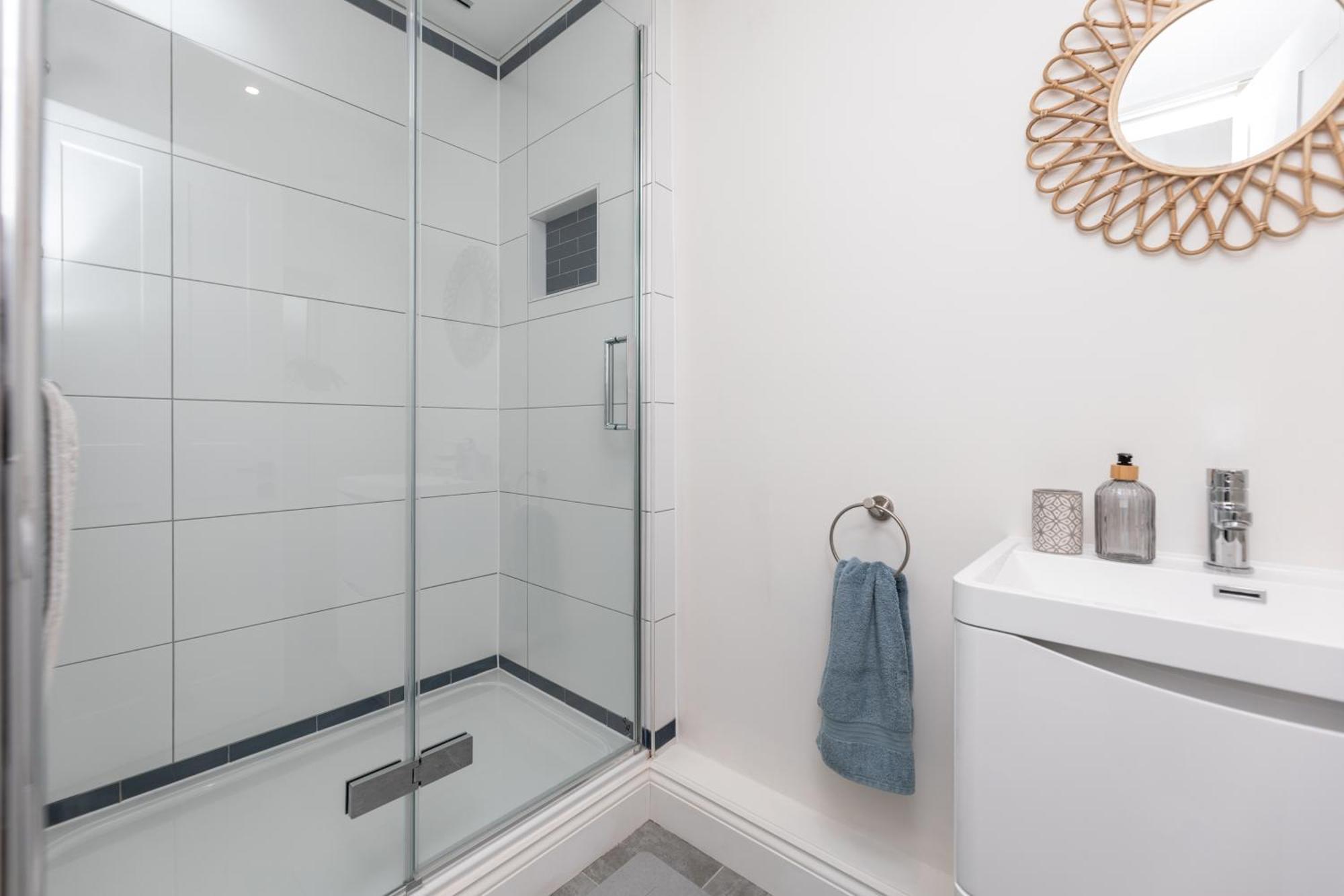 Chic 2-bed Retreat In The Heart Of Oakwood! Apartment