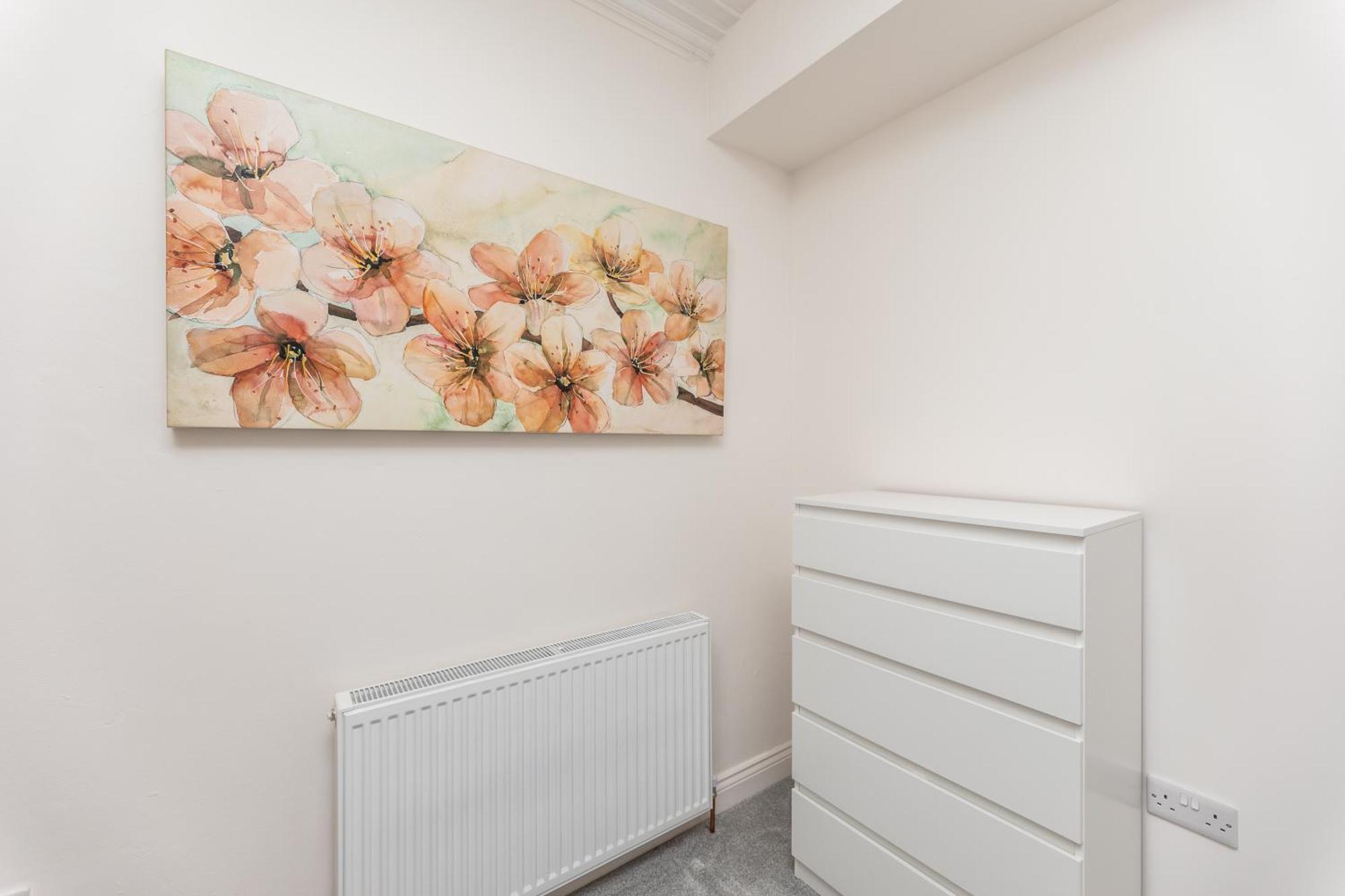 Apartment Chic 2-bed Retreat In The Heart Of Oakwood!