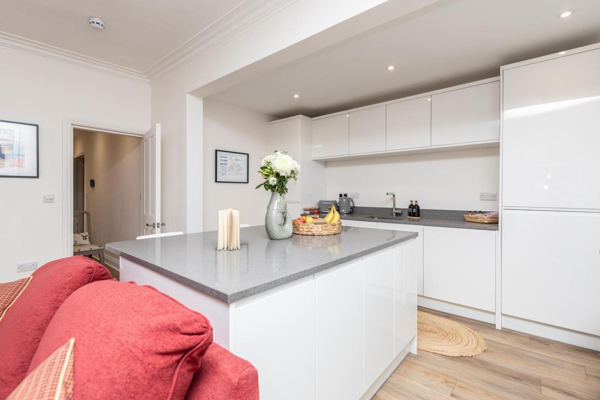 Apartment Chic 2-bed Retreat In The Heart Of Oakwood! *
