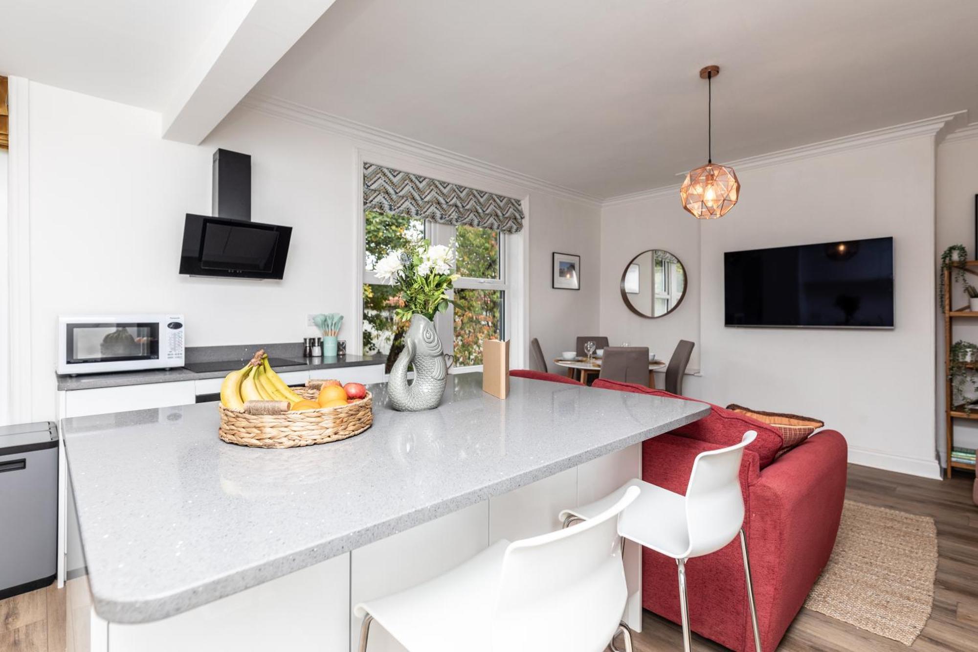 Chic 2-bed Retreat In The Heart Of Oakwood! *