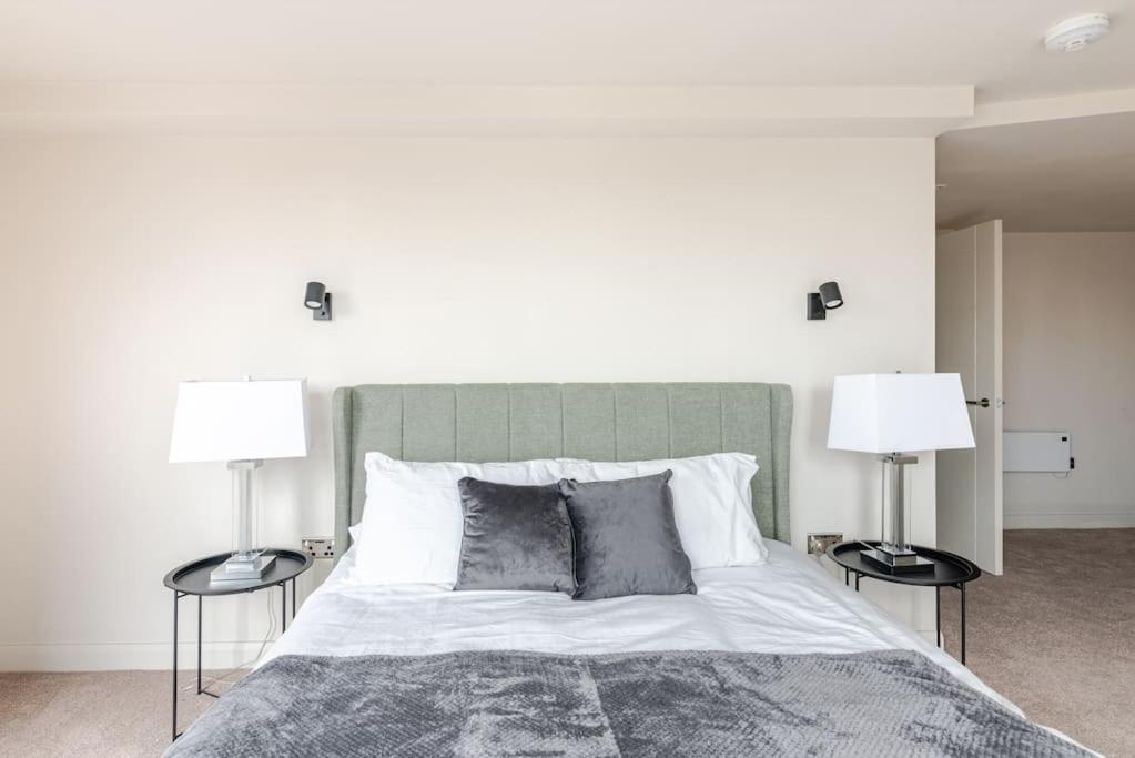 Luxury 2-Bedroom Penthouse With Stunning Views And Parking - Leeds City Centre Apartment Leeds (West Yorkshire)