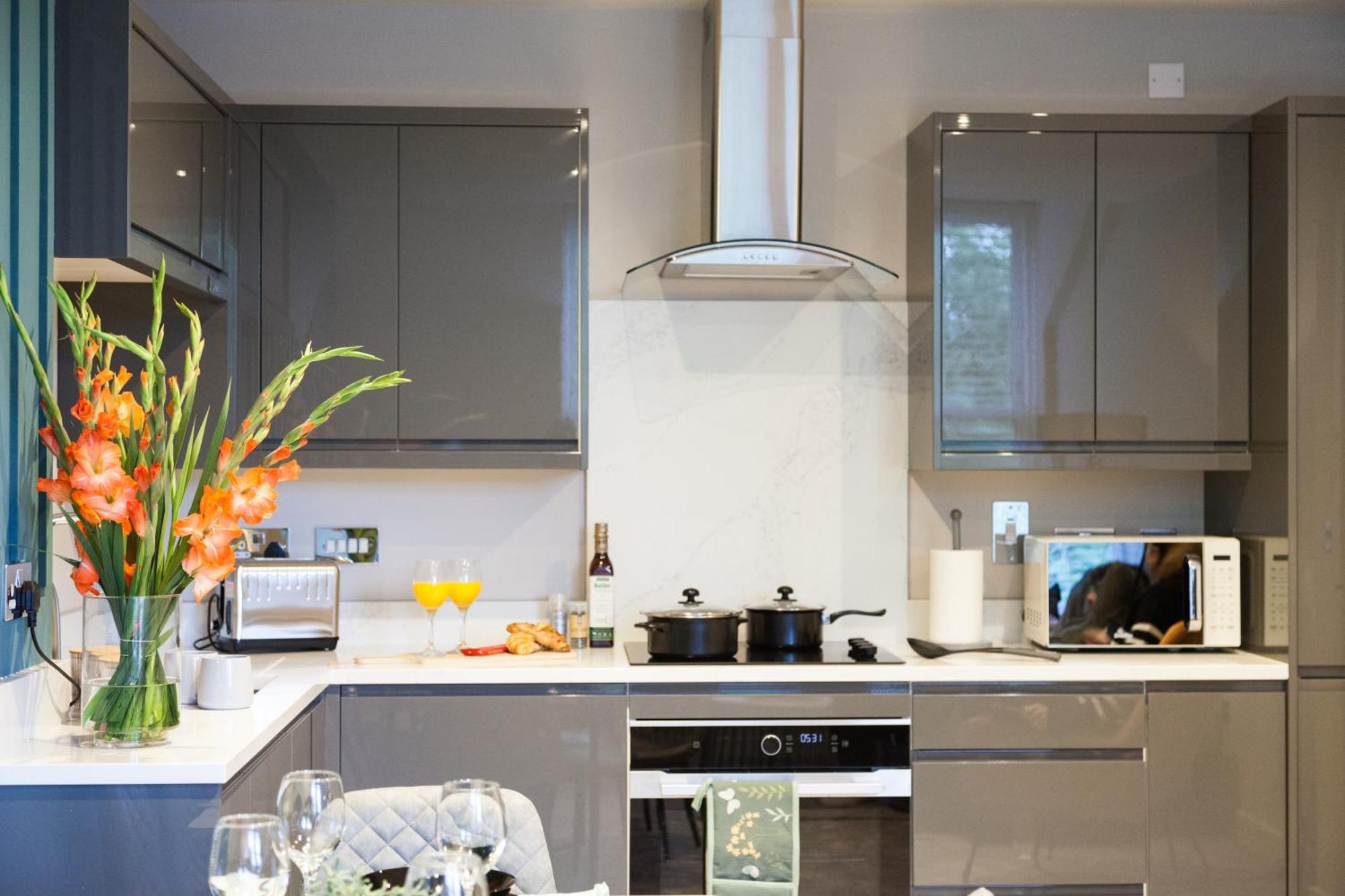 2 Bedroom Flat - Long Term Rates- Contractors-professionals-relocation