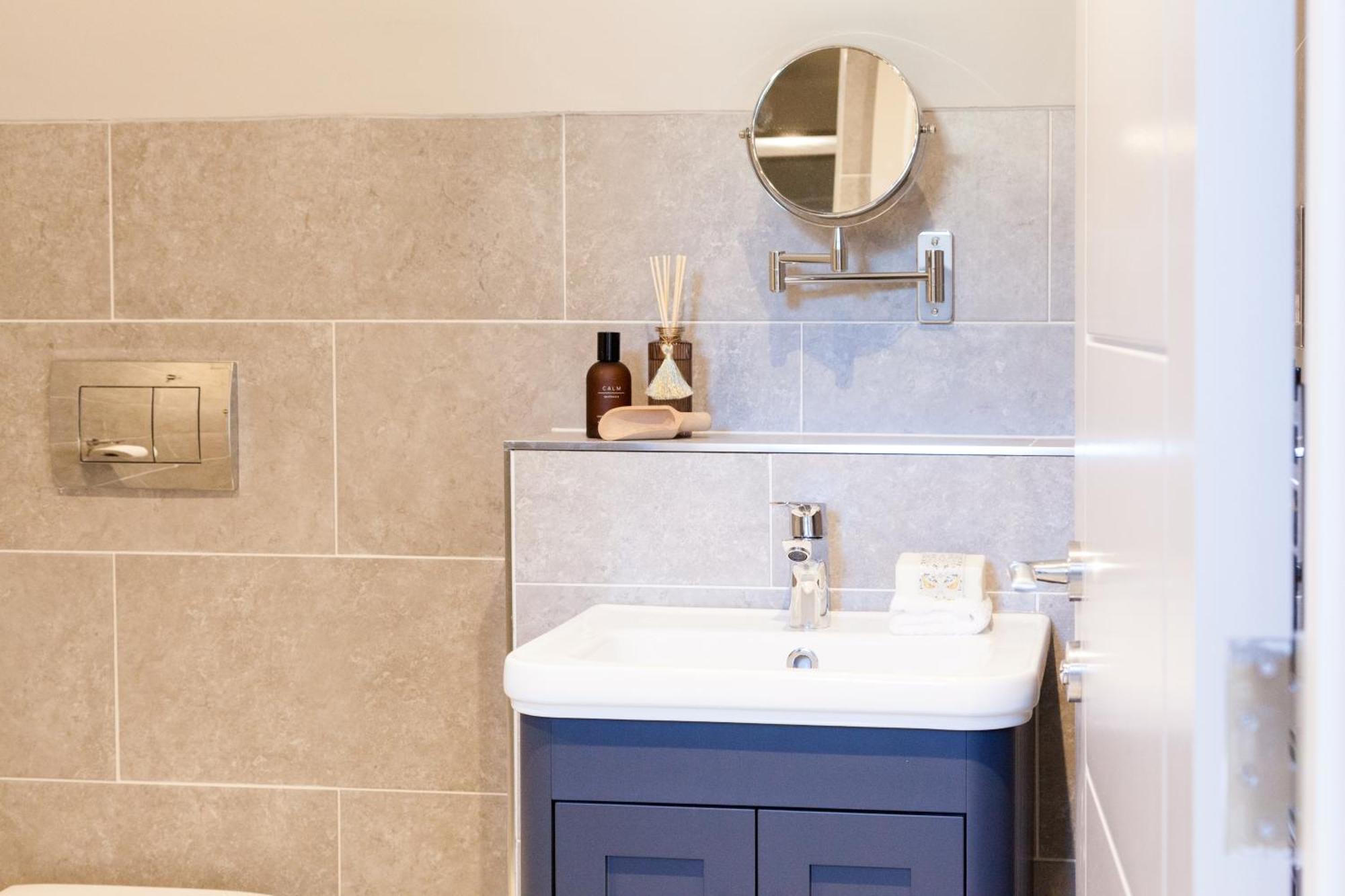 1 Bedroom Flat - Long Term Rates-contractors-professionals-relocation *
