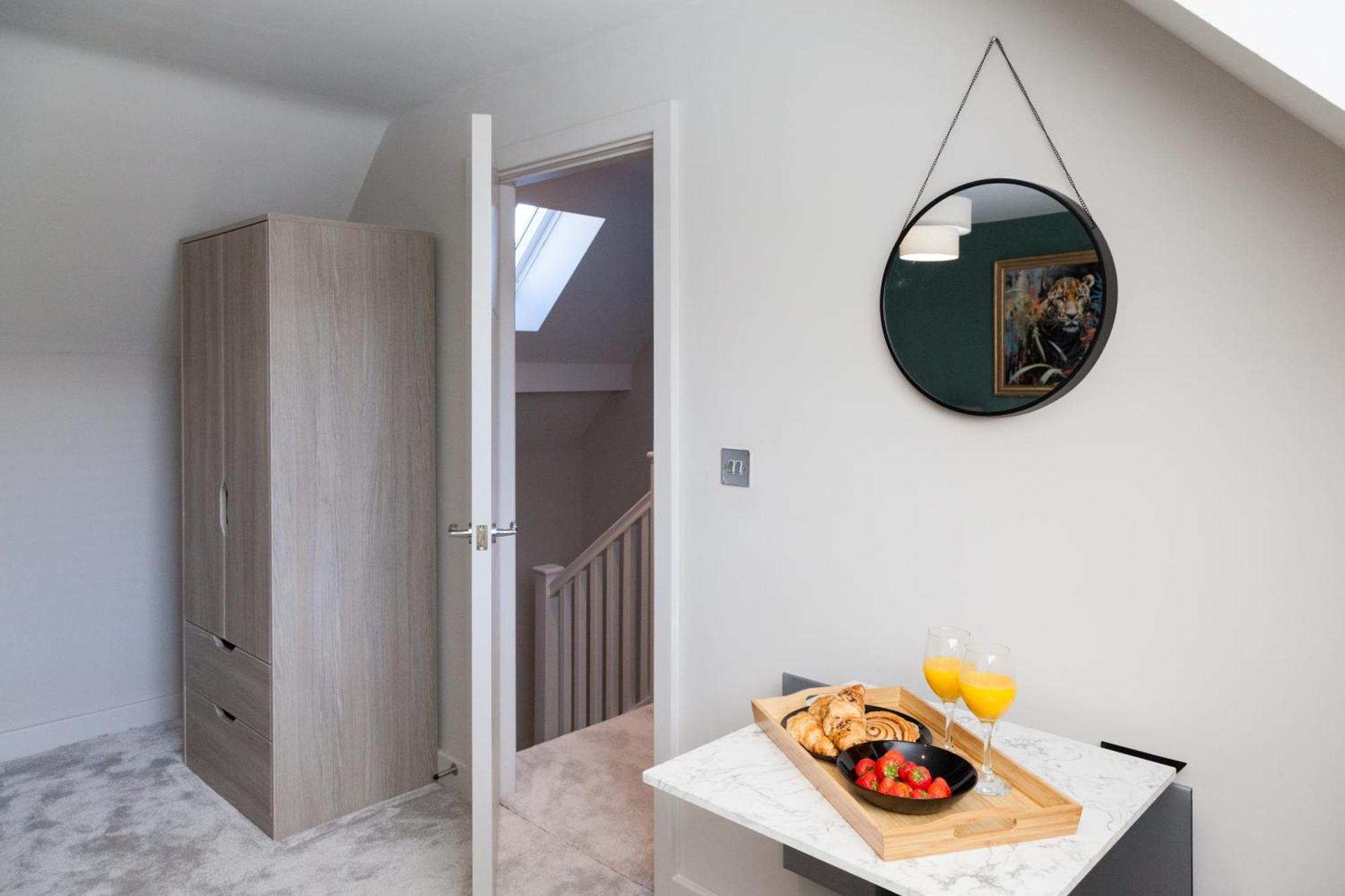 1 Bedroom Flat - Long Term Rates-contractors-professionals-relocation Apartment *