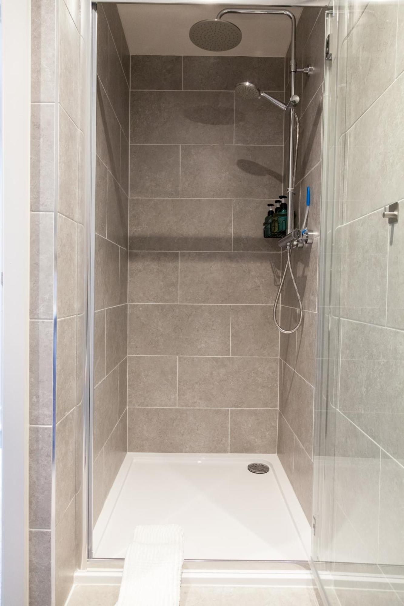 Apartment 1 Bedroom Flat - Long Term Rates-contractors-professionals-relocation *