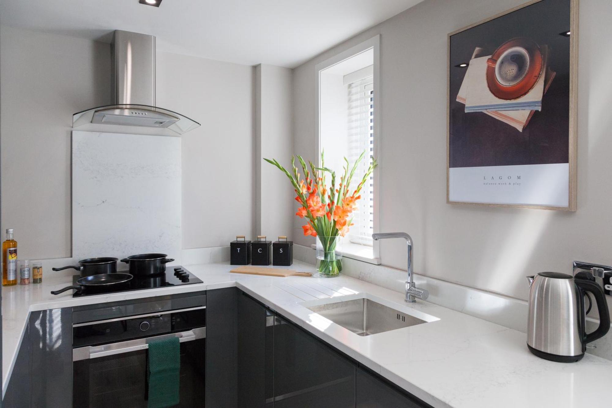 1 Bedroom Flat - Long Term Rates-contractors-professionals-relocation Apartment *