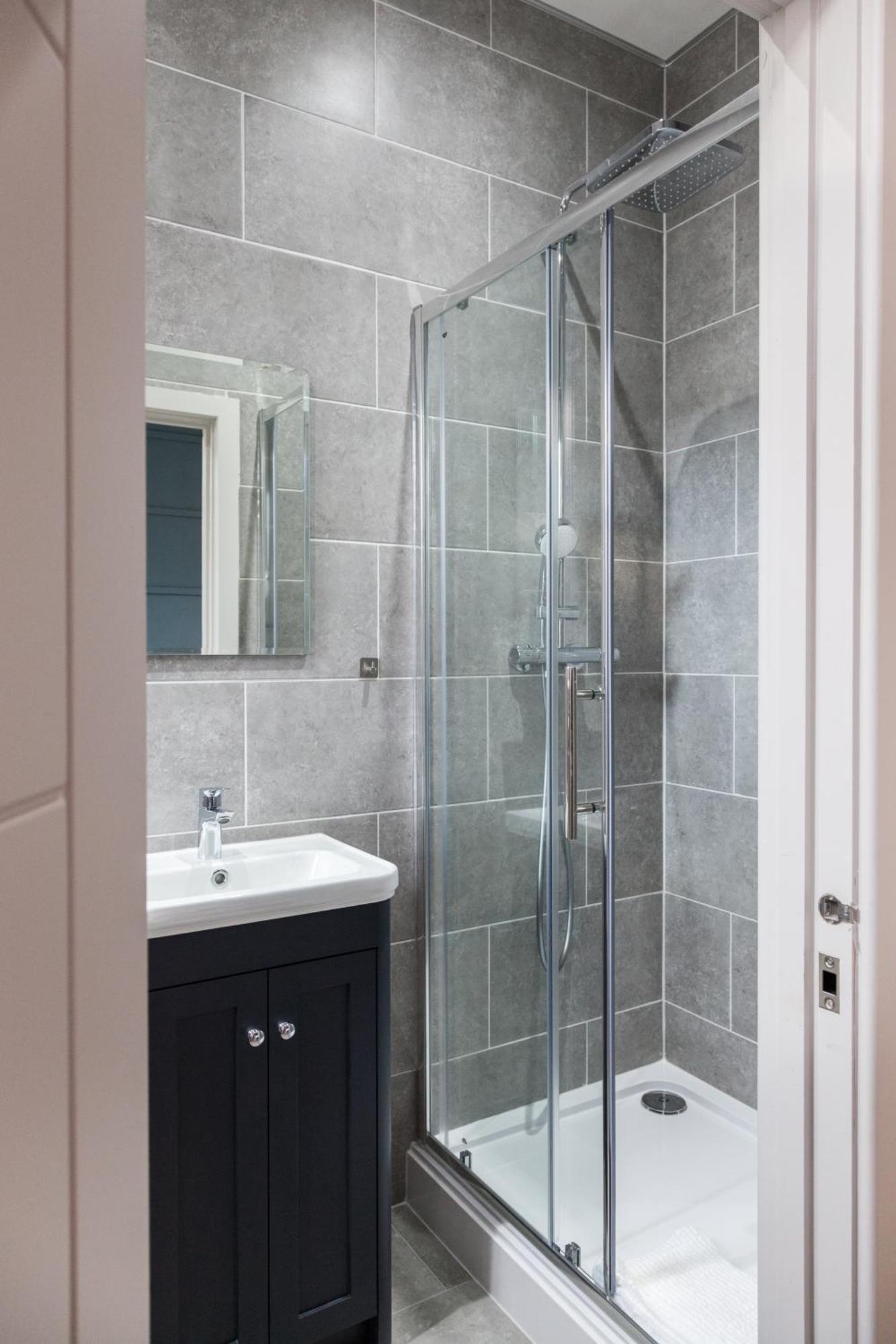 Apartment 2 Bedroom Flat - Long Term Rates- Contractors-professionals-relocation *