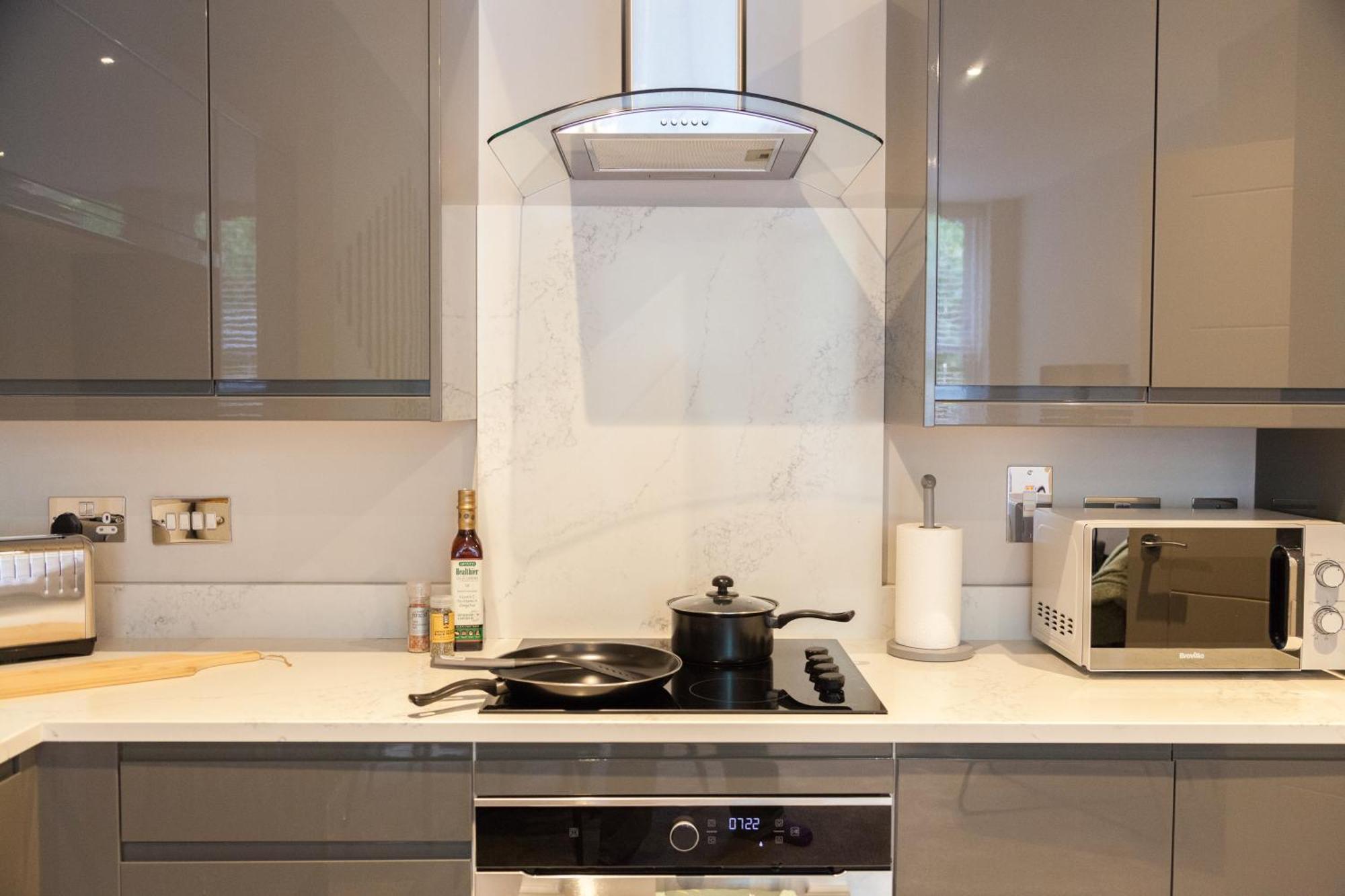 2 Bed - Long Term Rates- Contractors-professionals-relocation Apartment