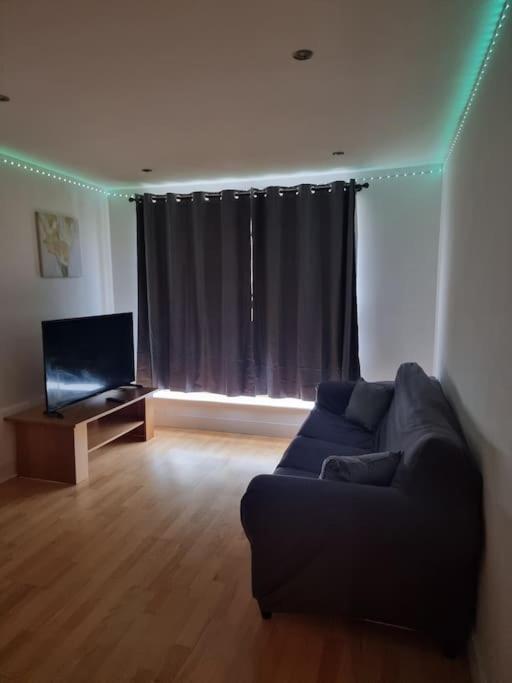 Modern By Leeds Dock Apartment Leeds (West Yorkshire)