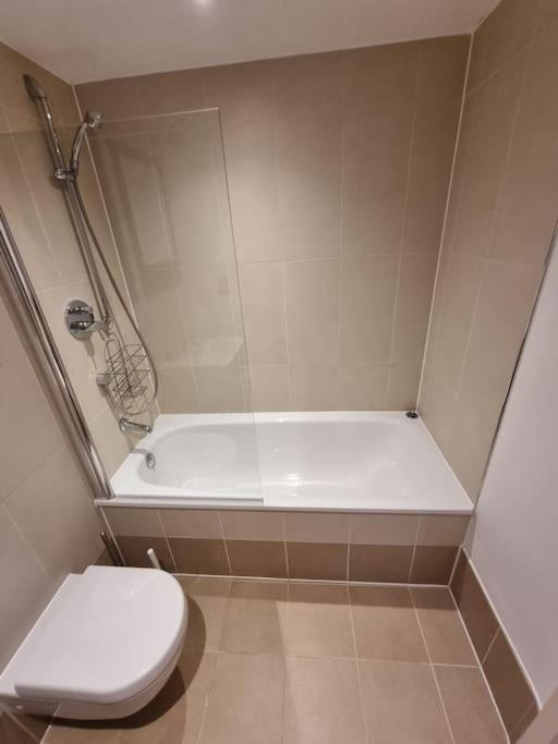 Modern By Leeds Dock * Leeds (West Yorkshire)