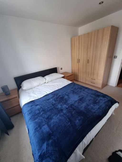 Modern By Leeds Dock Apartment Leeds (West Yorkshire)