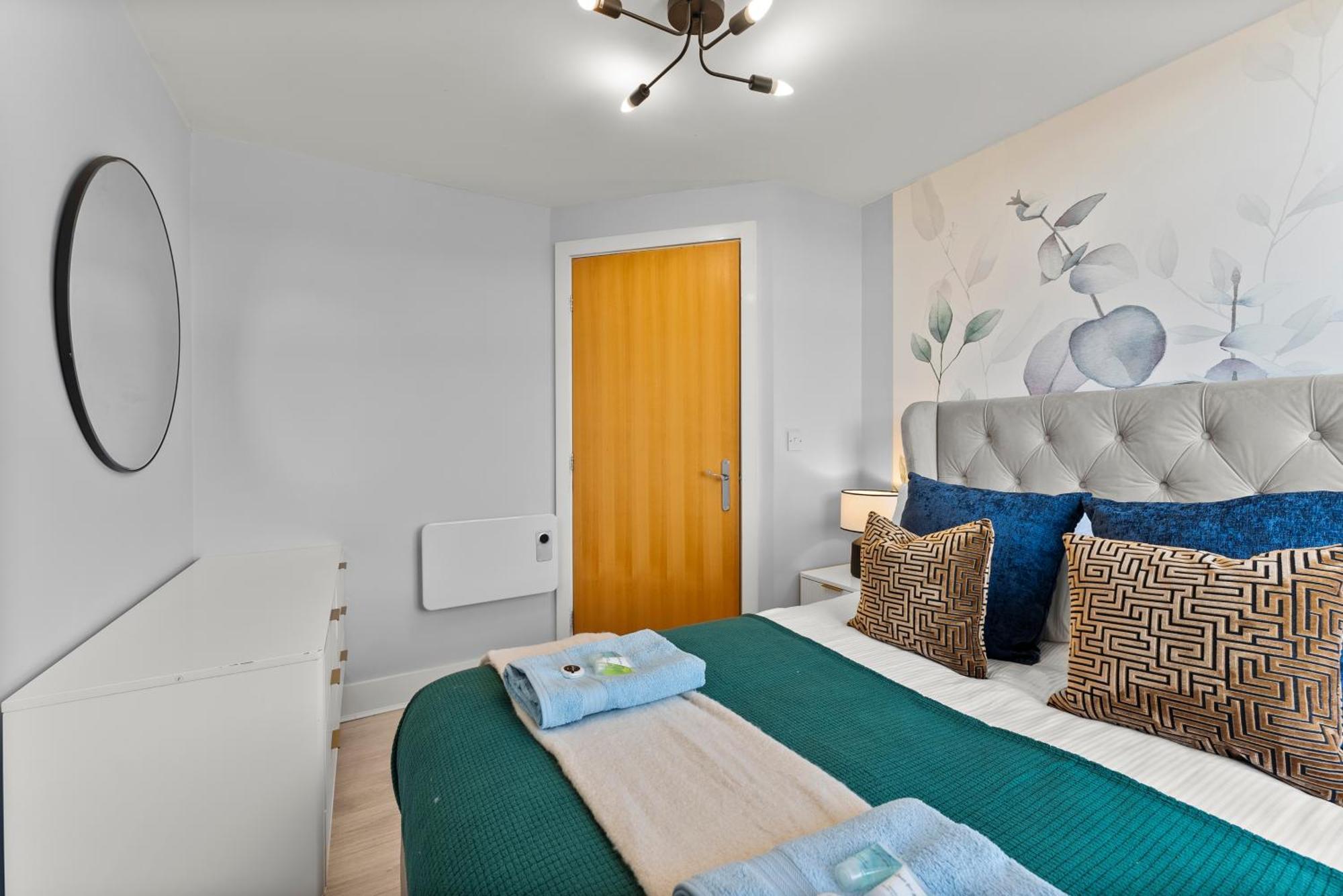 30 Percent Off! Stylish In Dewsbury -close To Leeds *