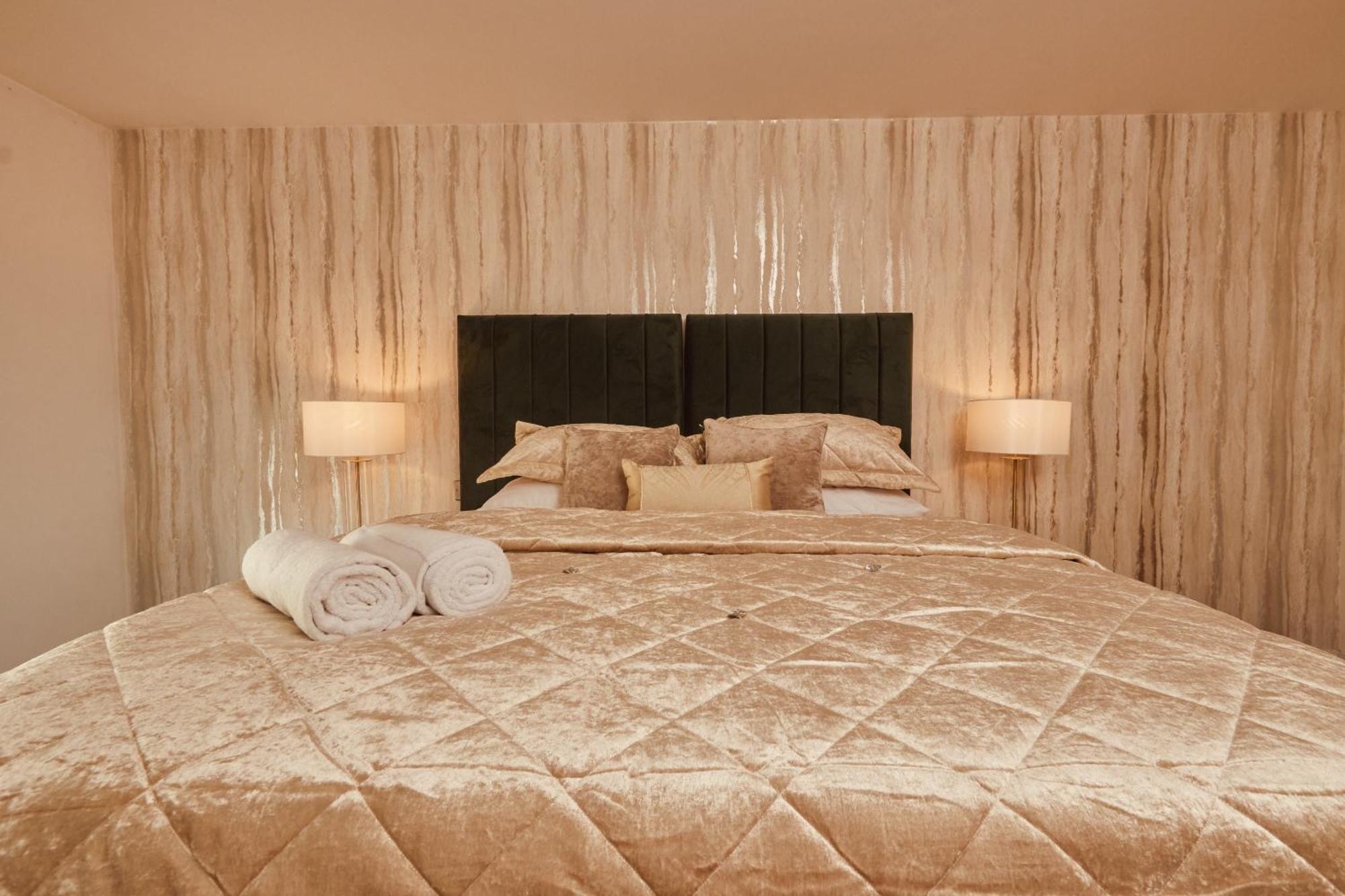 Leeds Dock Apt, Free Secure Parking! 2 Bed