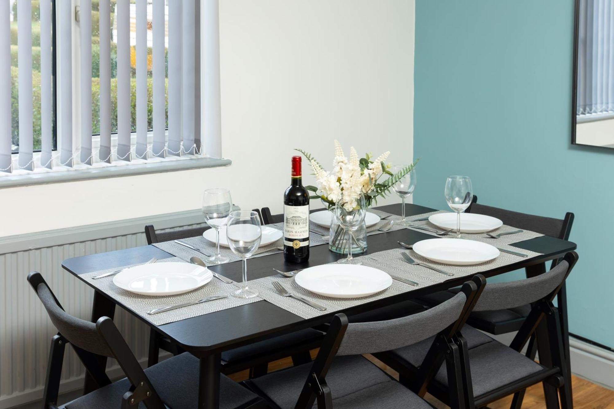 Holiday home Comfortable 3 Bedrooms Leeds Beach House - Ideal For Family And Contractors With Free Parking For 2 Cars - Free Wifi - Projector - Smart Light Leeds (West Yorkshire)