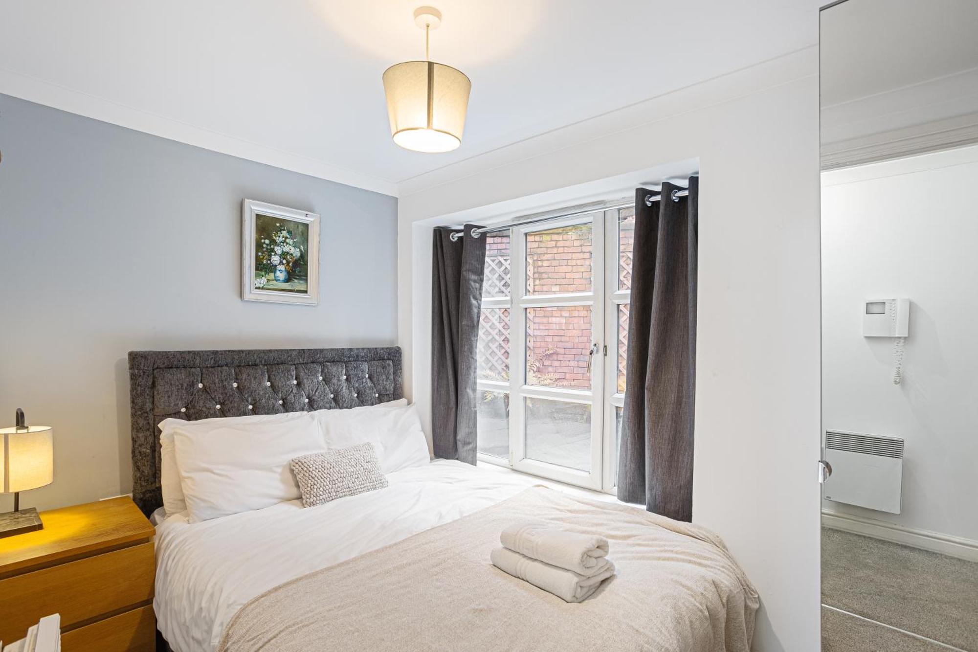 Bookbinders Leeds City Centre Apartment *