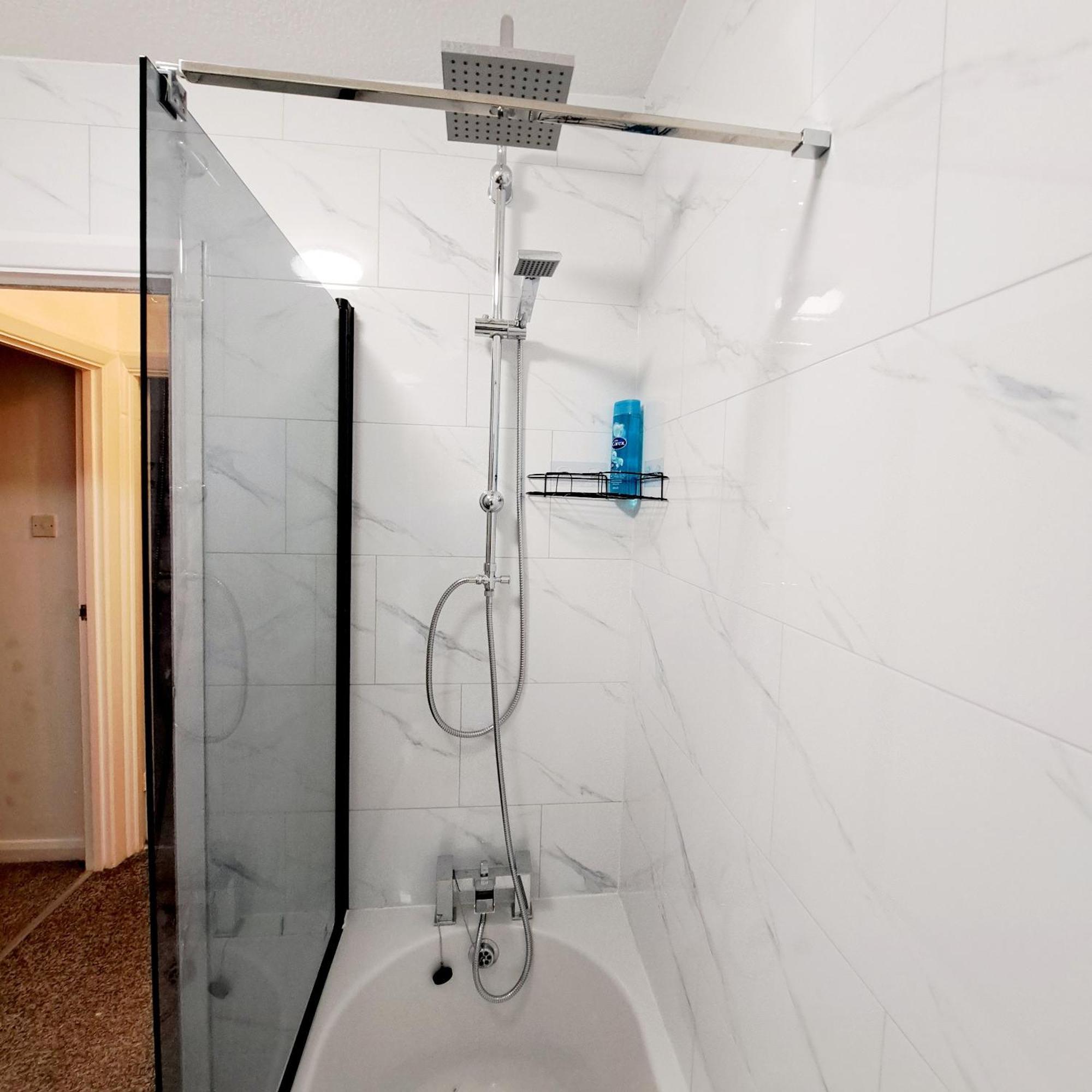 2 Bedroom House In Leeds - Sleeps 5 Wifi Parking
