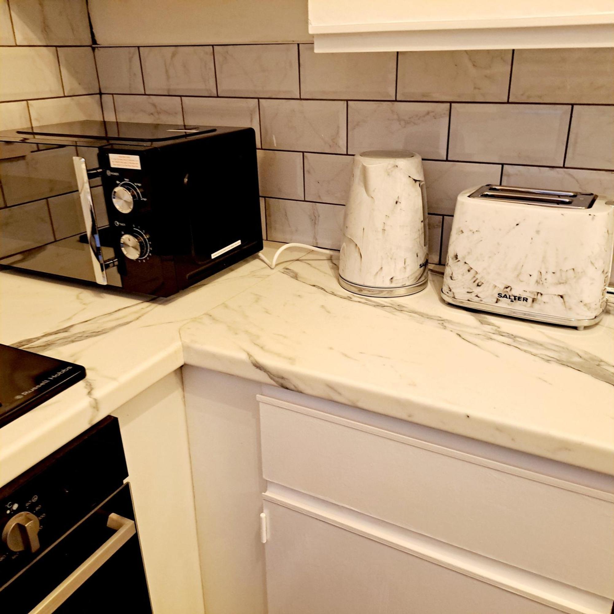2 Bedroom House In Leeds - Sleeps 5 Wifi Parking Leeds (West Yorkshire)