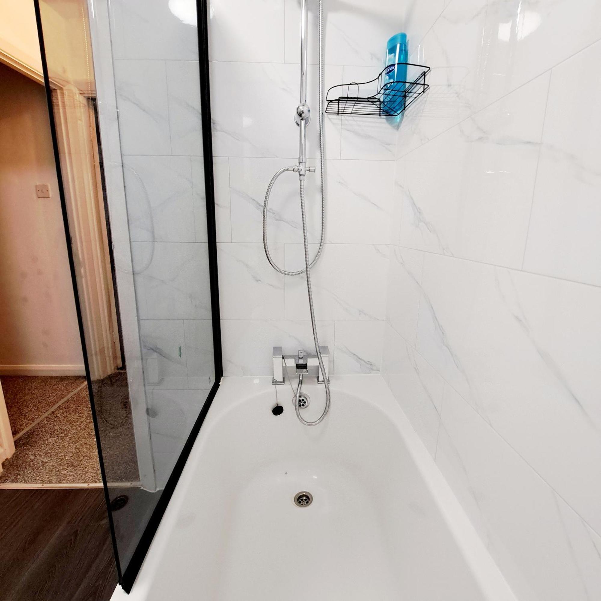 2 Bedroom House In Leeds - Sleeps 5 Wifi Parking Leeds (West Yorkshire)