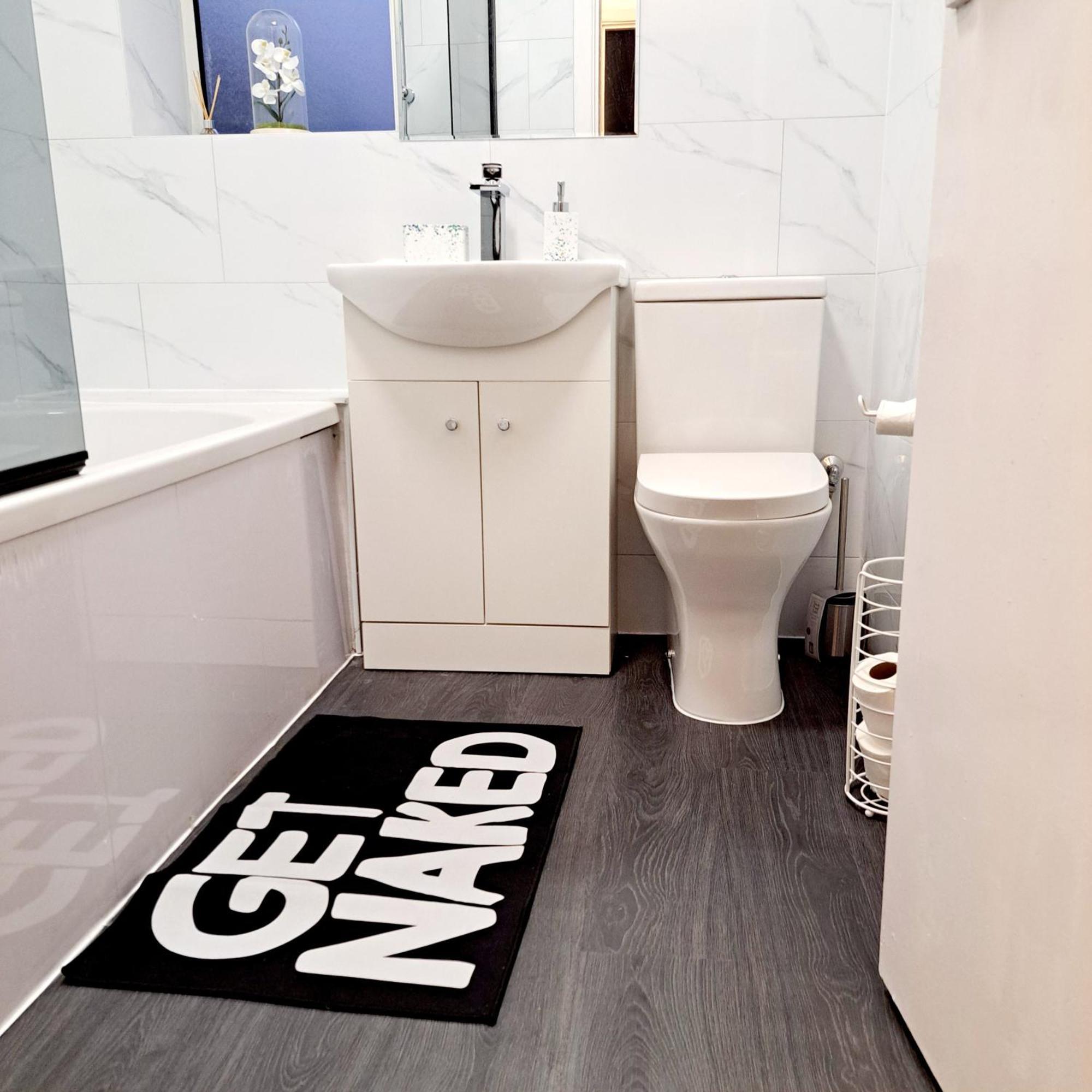 Holiday home 2 Bedroom House In Leeds - Sleeps 5 Wifi Parking Leeds (West Yorkshire)