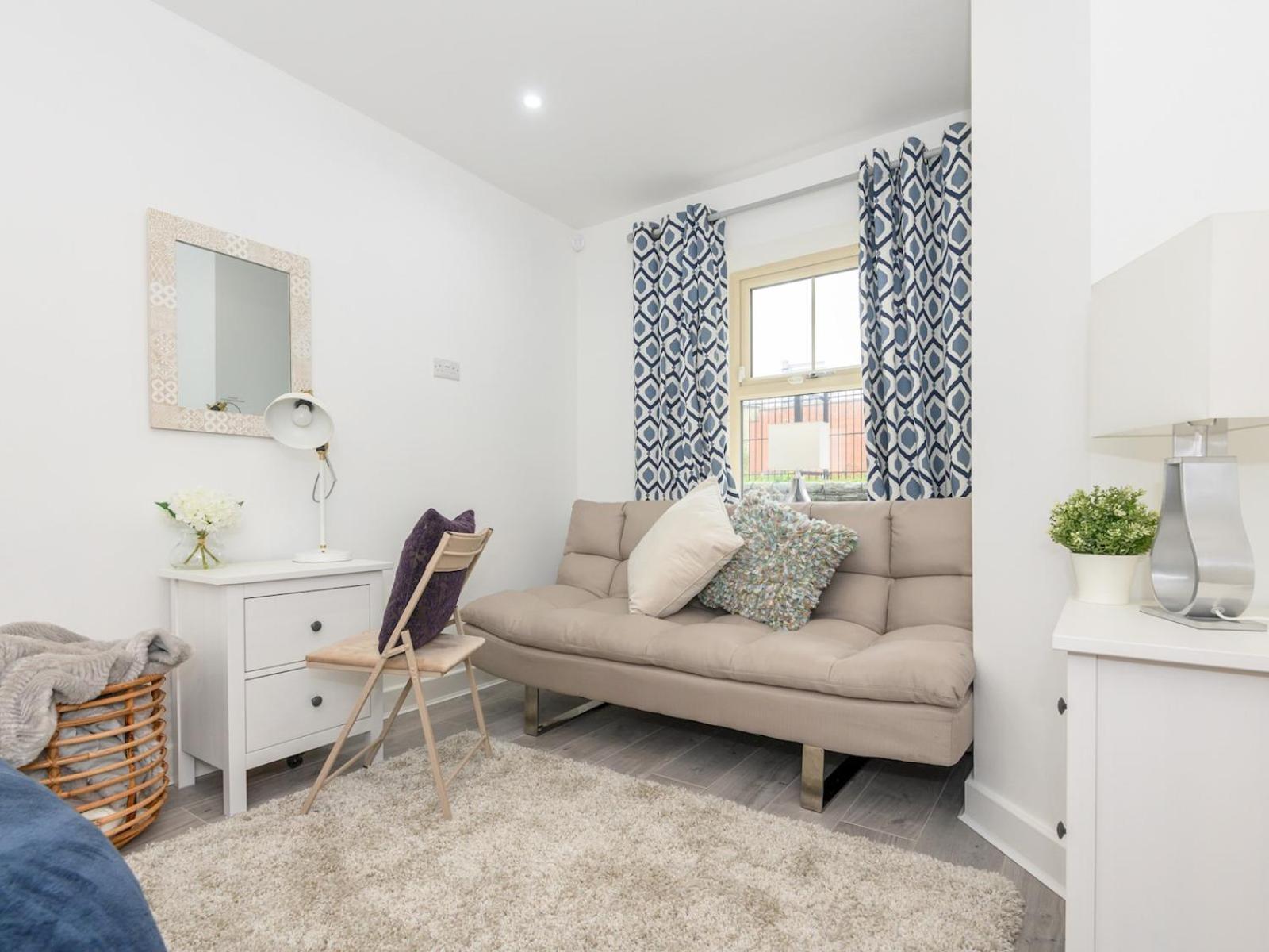 Leeds Duplex With Fantastic Canal Views Pass The Keys Leeds (West Yorkshire)