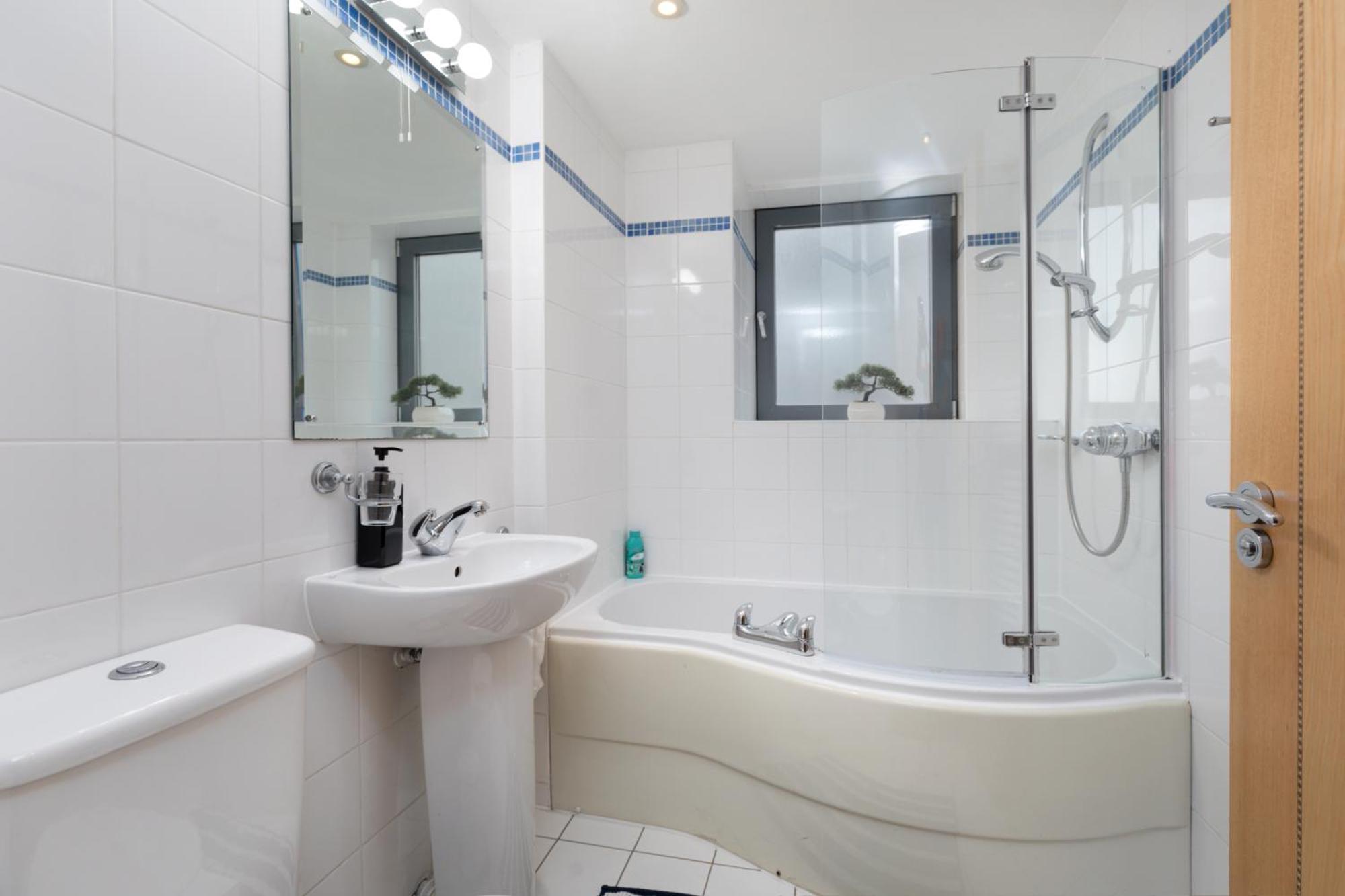 Apartment Scandi Abode In Leeds - Sleeps 8 *