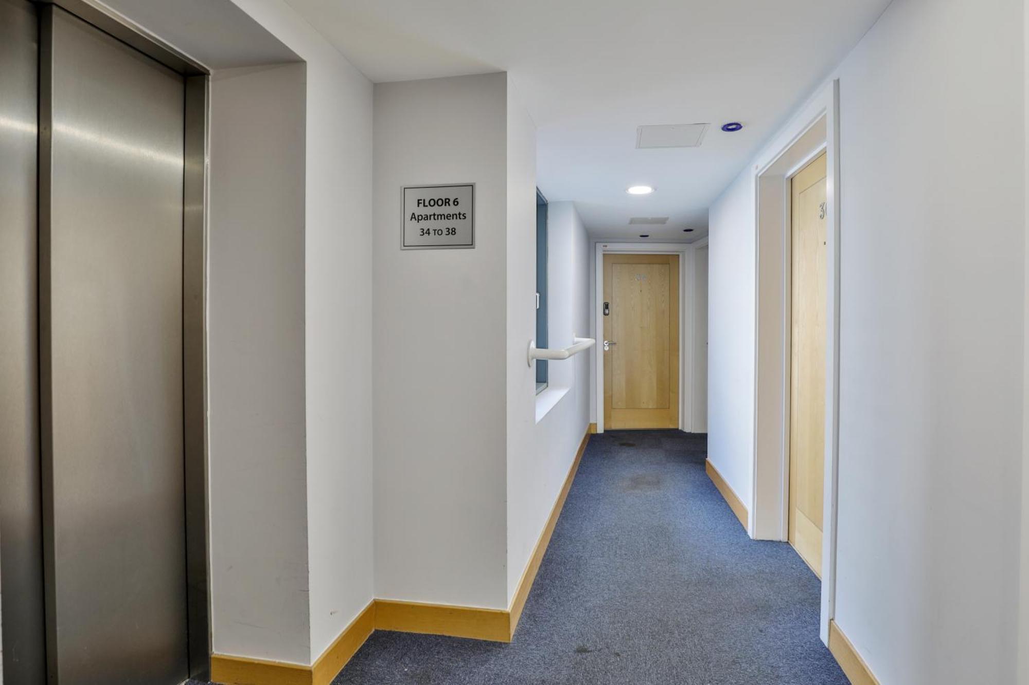 Scandi Abode In Leeds - Sleeps 8 Apartment *