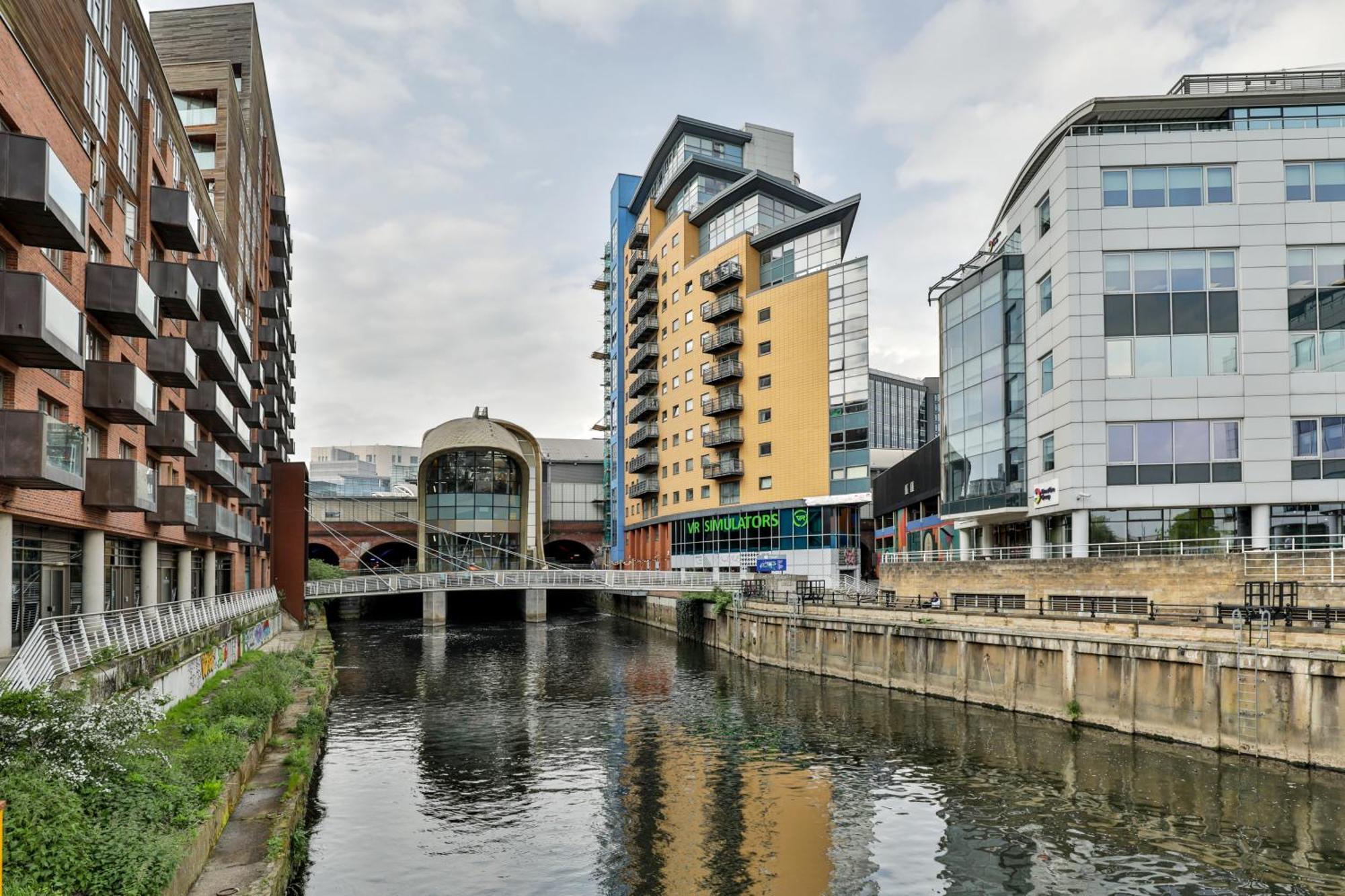 Scandi Abode In Leeds - Sleeps 8 Apartment *