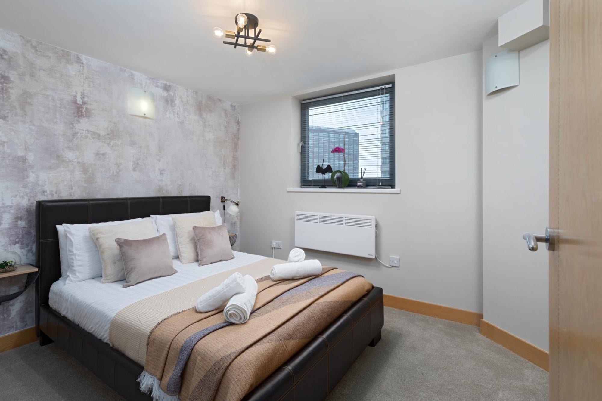 Scandi Abode In Leeds - Sleeps 8