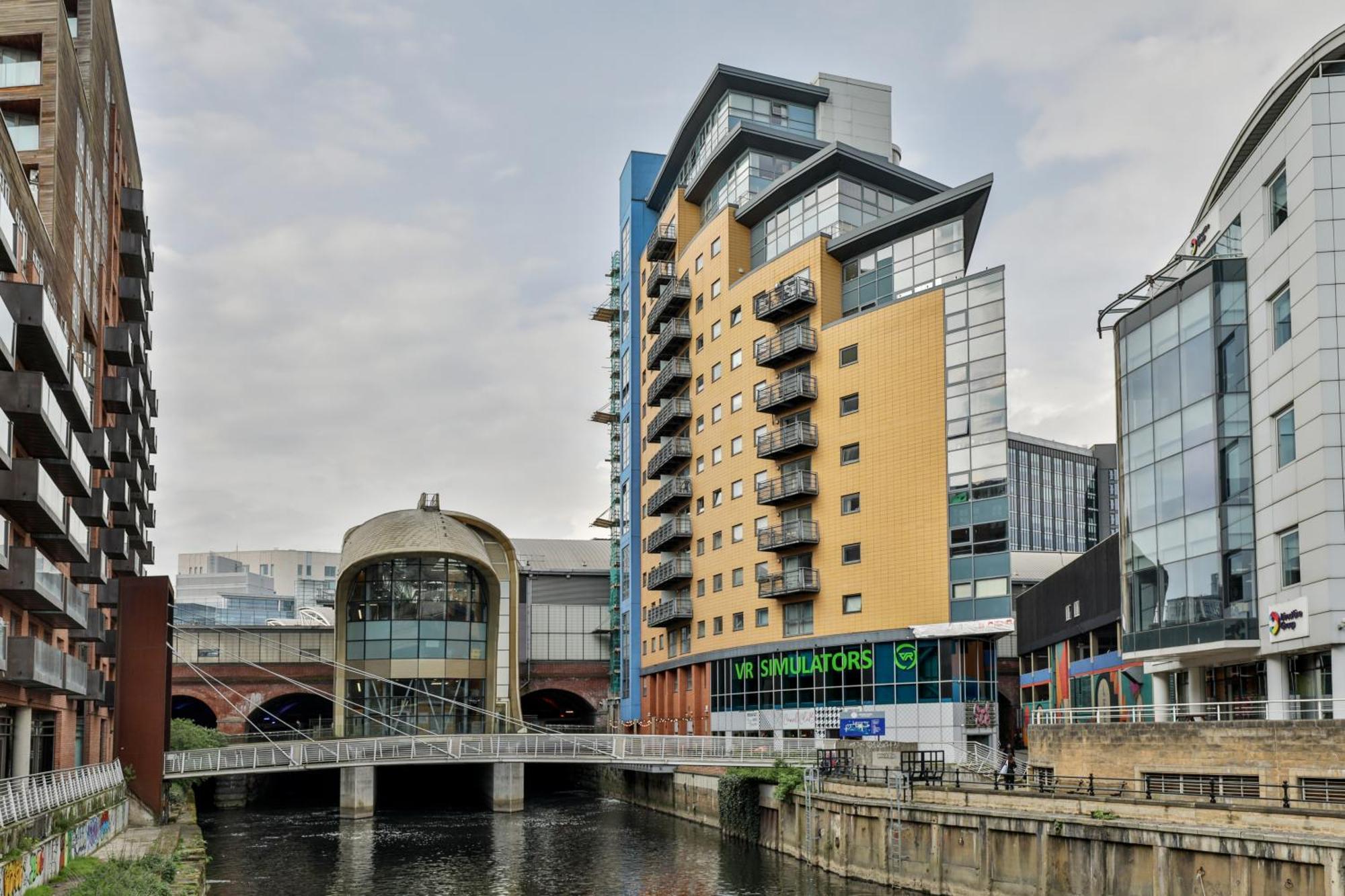 Scandi Abode In Leeds - Sleeps 8