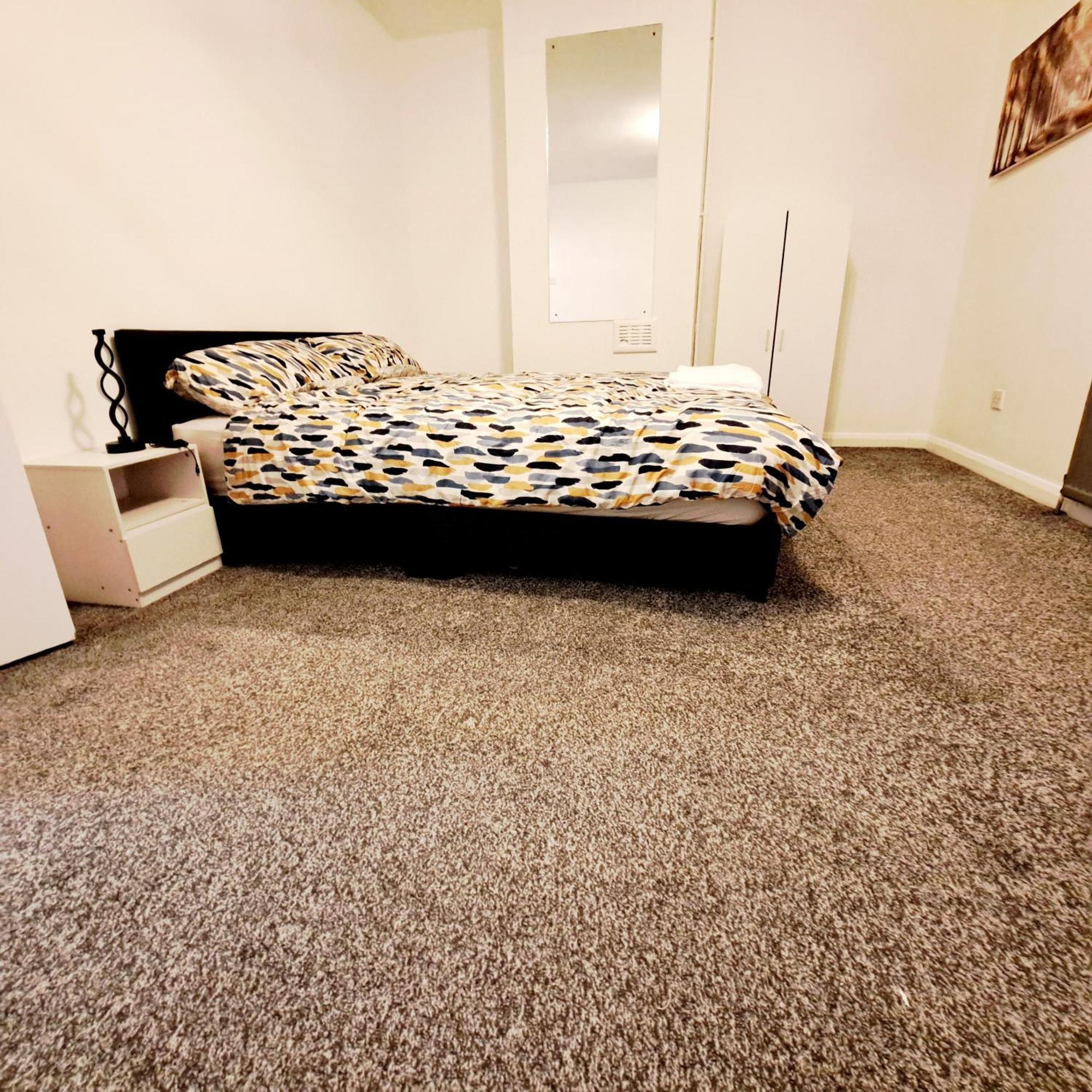 2 Bedroom House In Leeds - Sleeps 5 Wifi Parking Holiday home