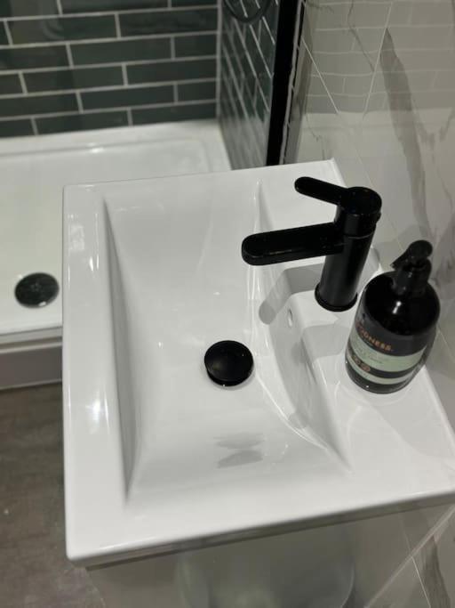 Leeds - 2 Bed Ensuite Apartment