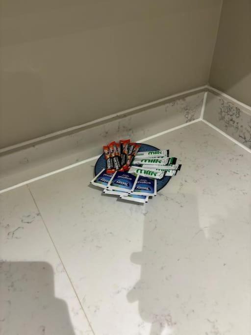 Leeds - 2 Bed Ensuite Apartment *